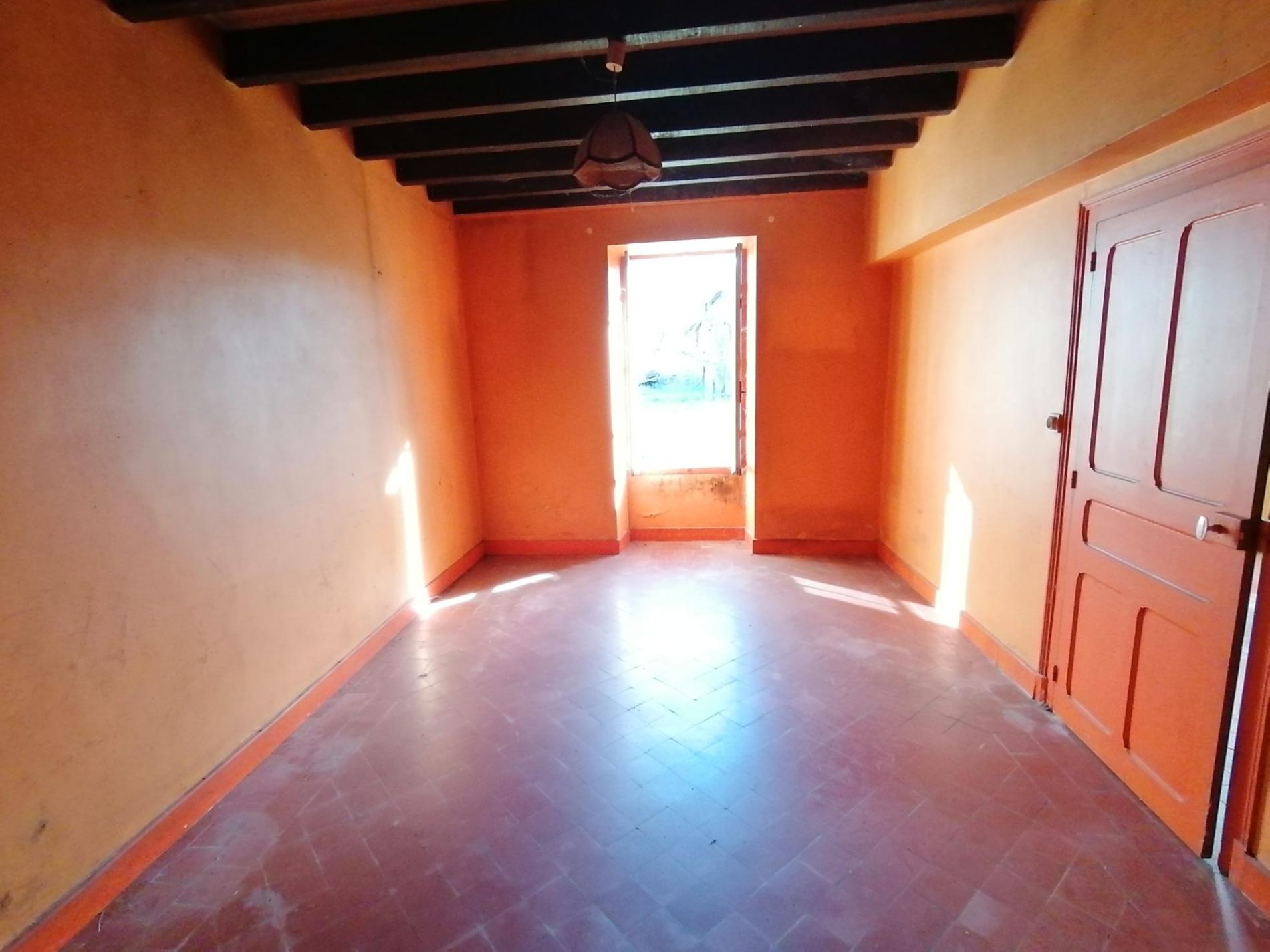 Ancien corps de ferme sur plus d'un hectare !