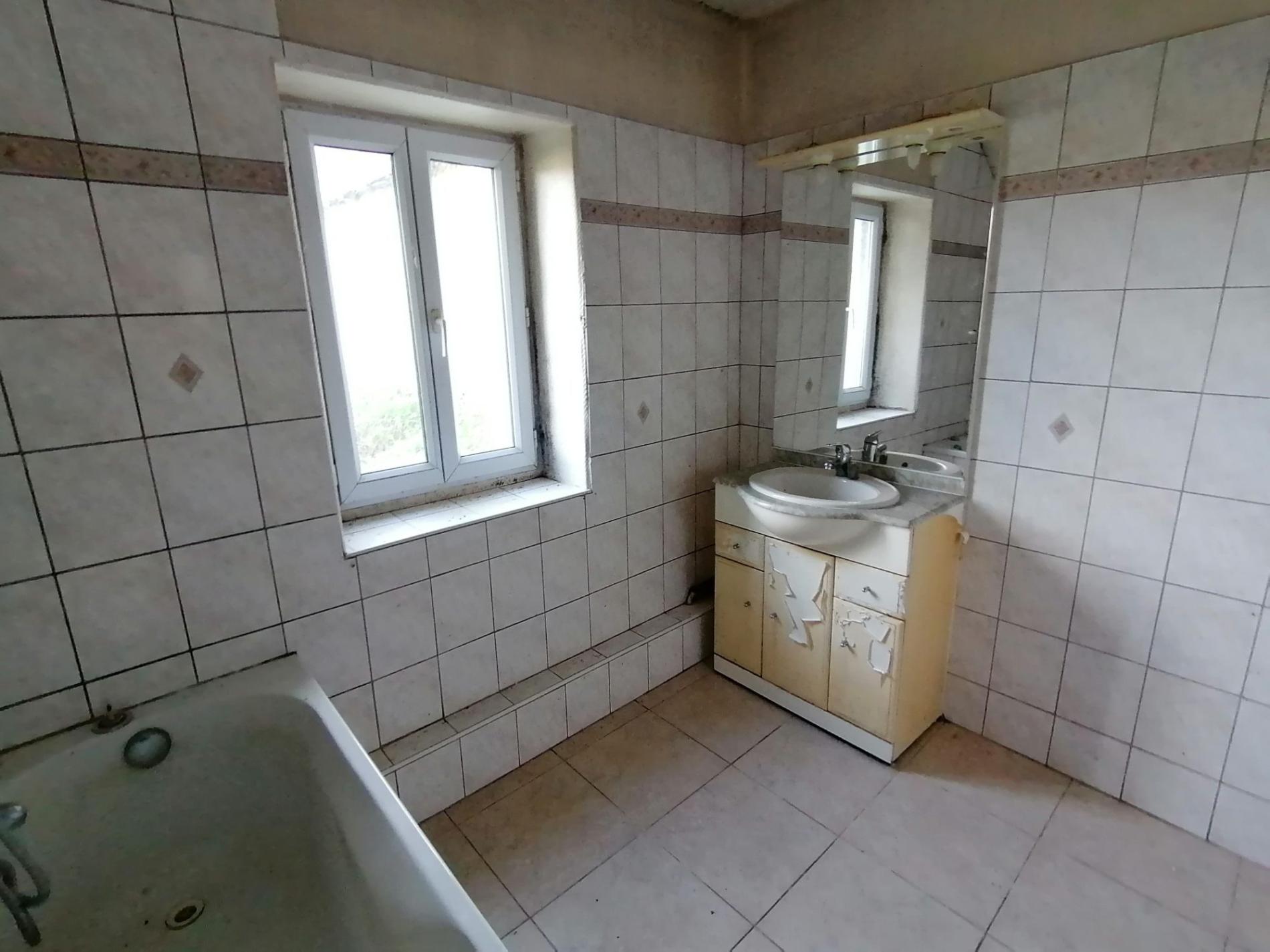 Ancien corps de ferme sur plus d'un hectare !