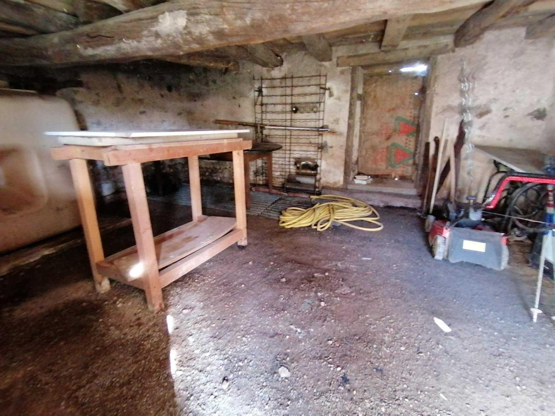 Ancien corps de ferme sur plus d'un hectare !