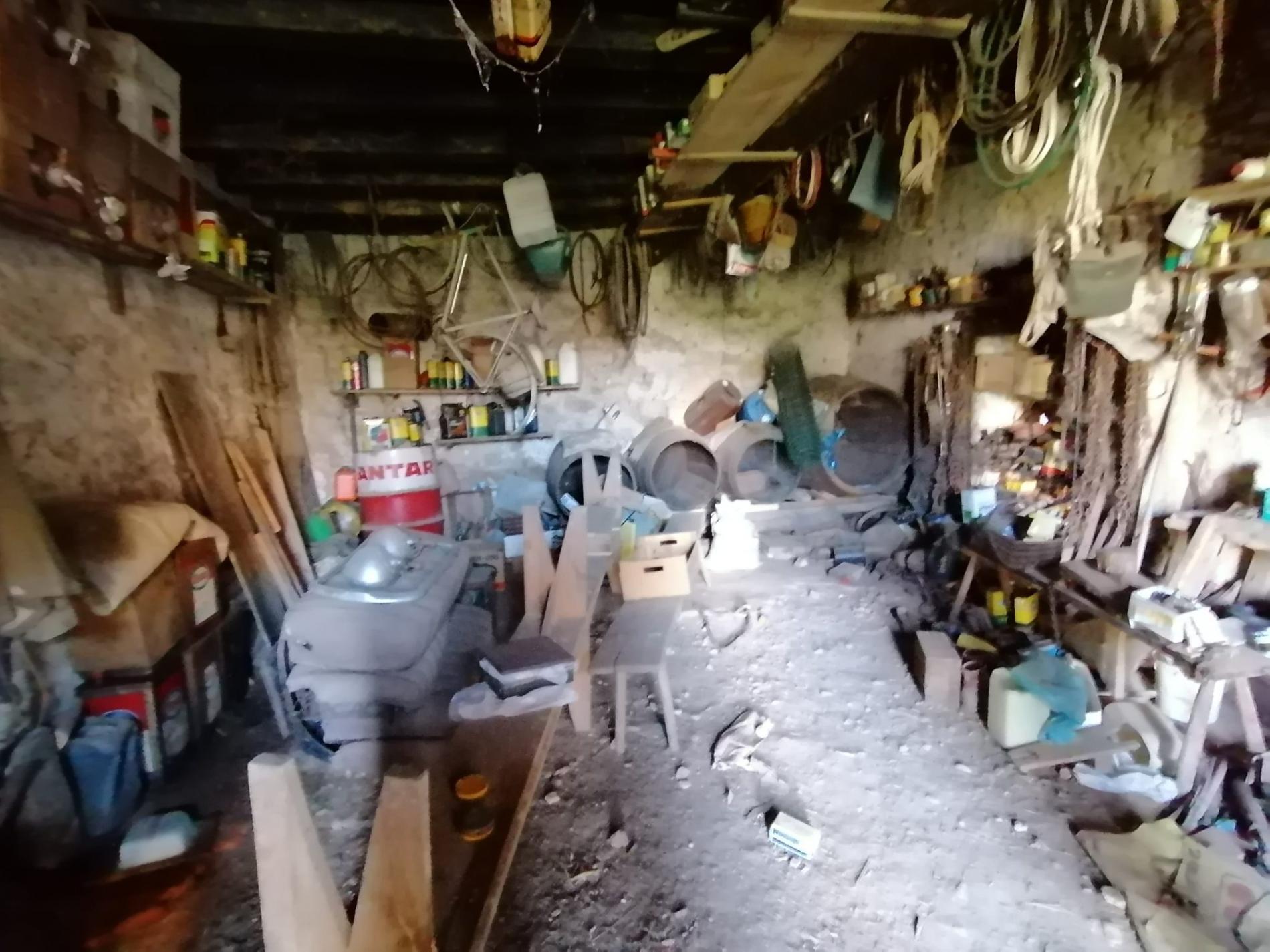 Ancien corps de ferme sur plus d'un hectare !