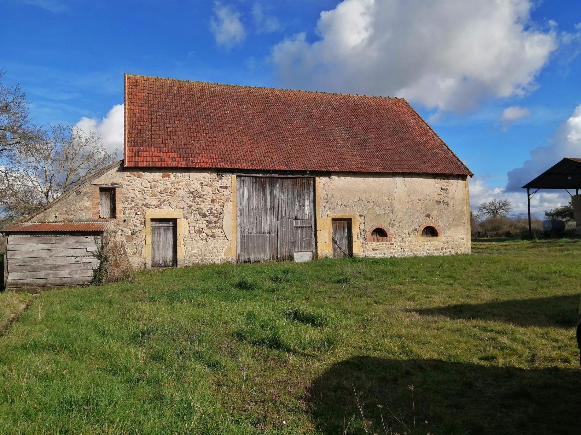 Ancien corps de ferme sur plus d'un hectare !