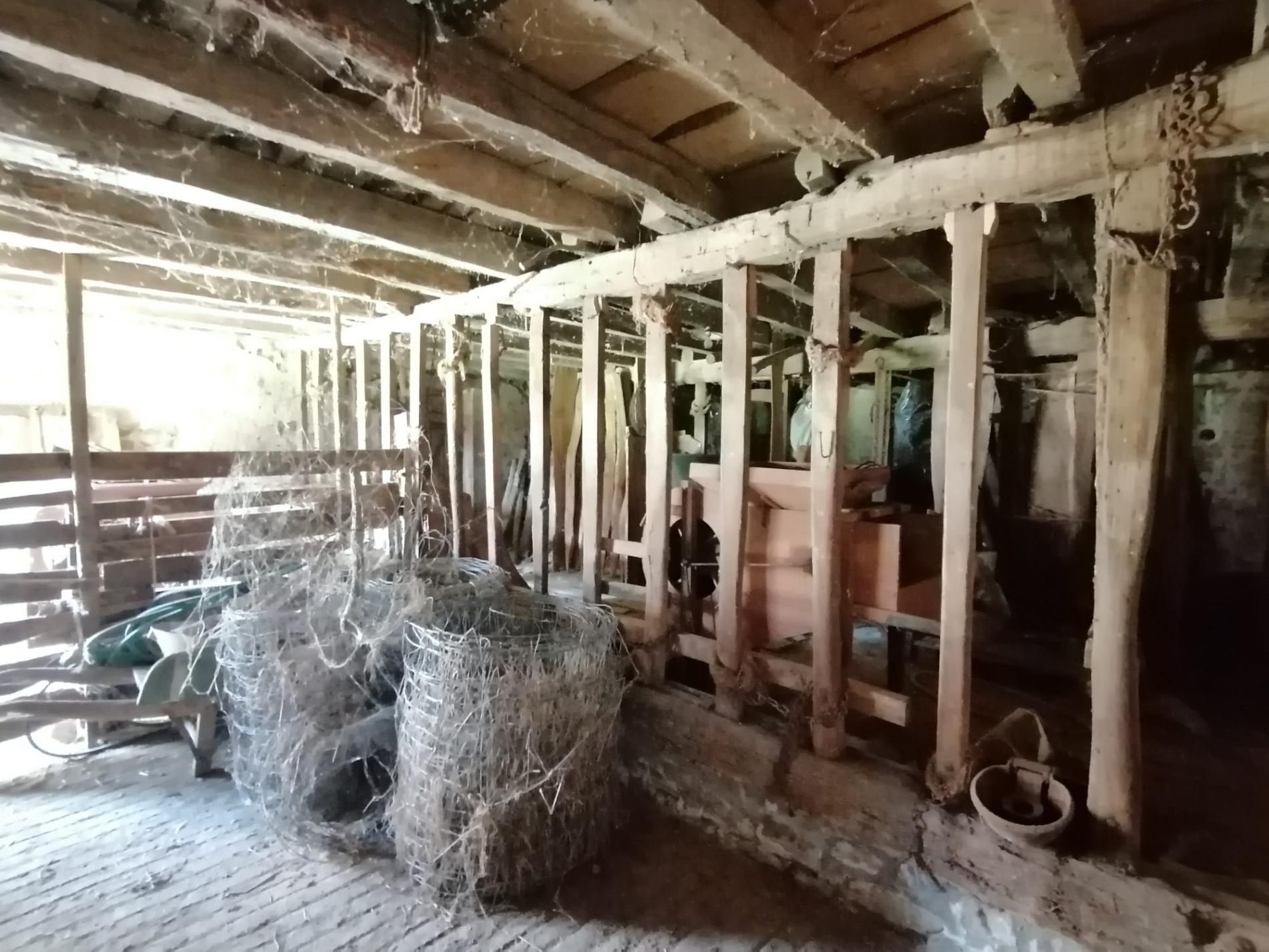Ancien corps de ferme sur plus d'un hectare !