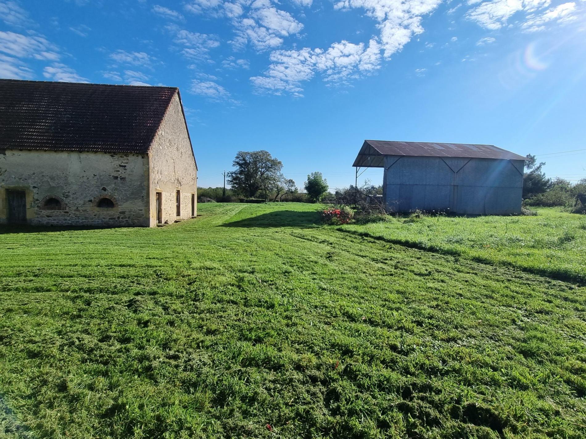 Ancien corps de ferme sur plus d'un hectare !
