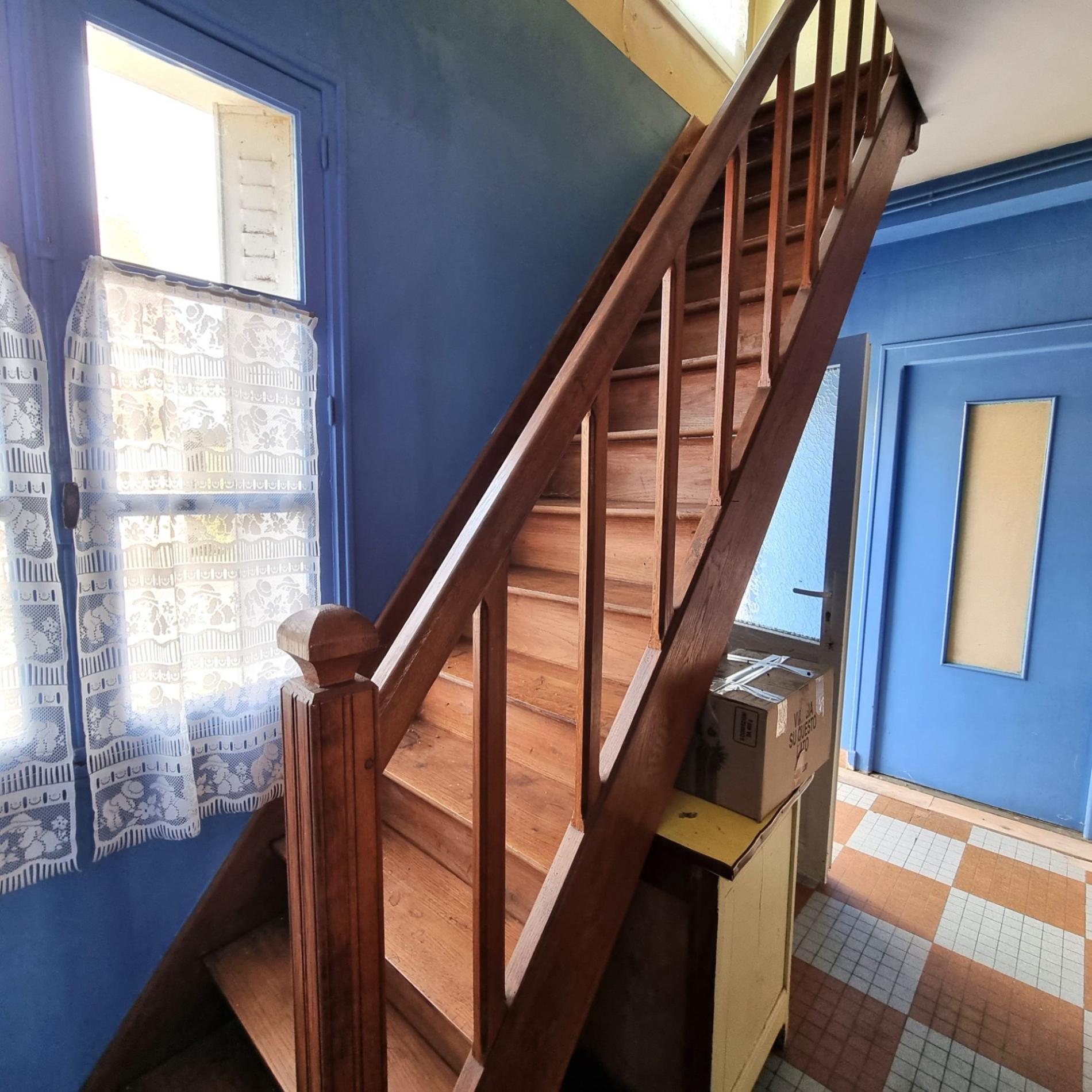 Maison de ville avec local commercial !