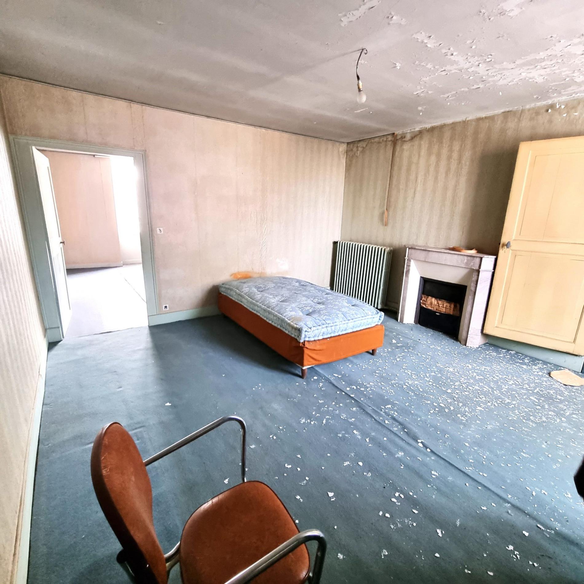 Maison de ville avec local commercial !