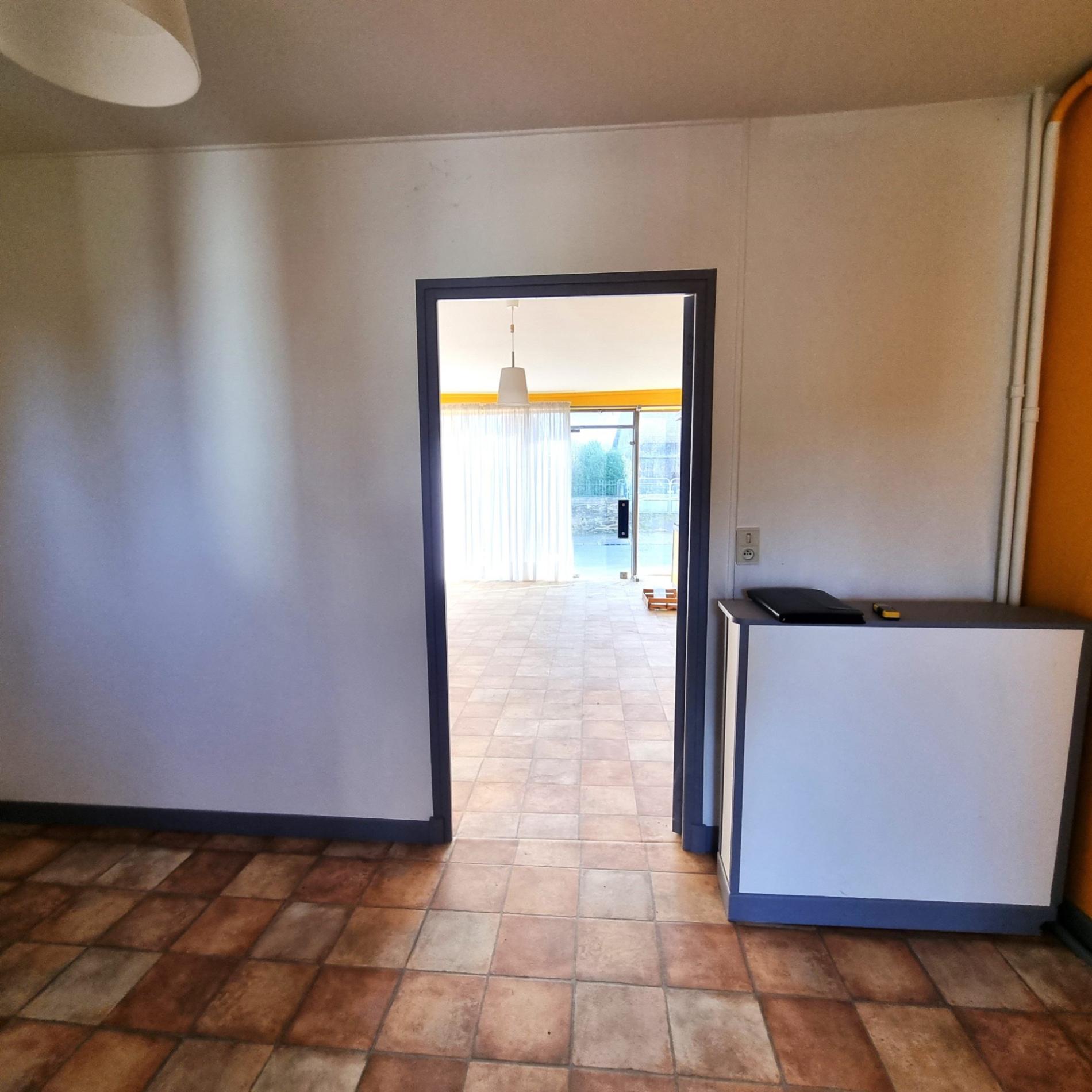 Maison de ville avec local commercial !