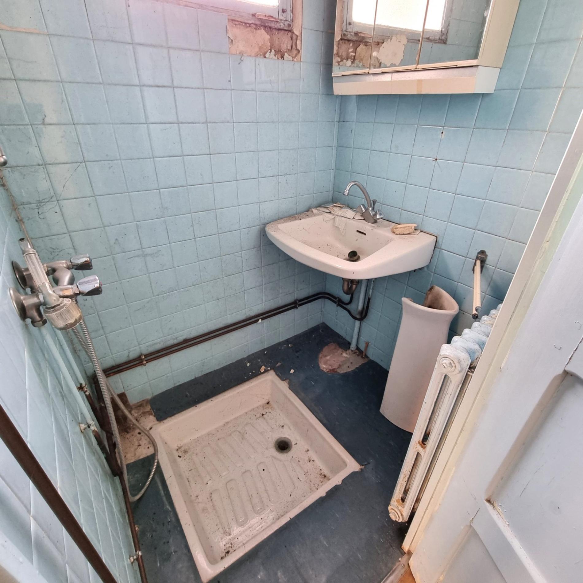 Maison de ville avec local commercial !