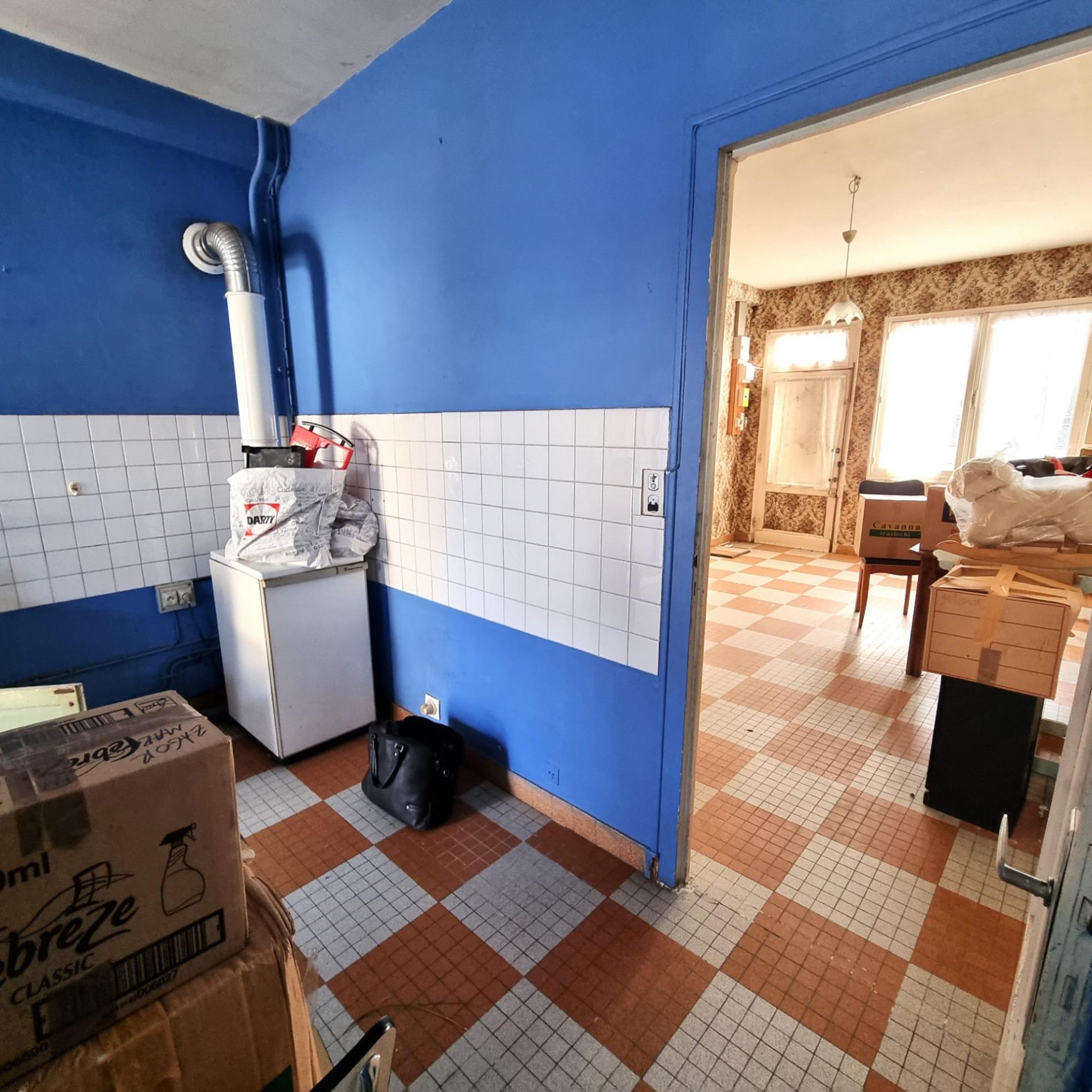 Maison de ville avec local commercial !