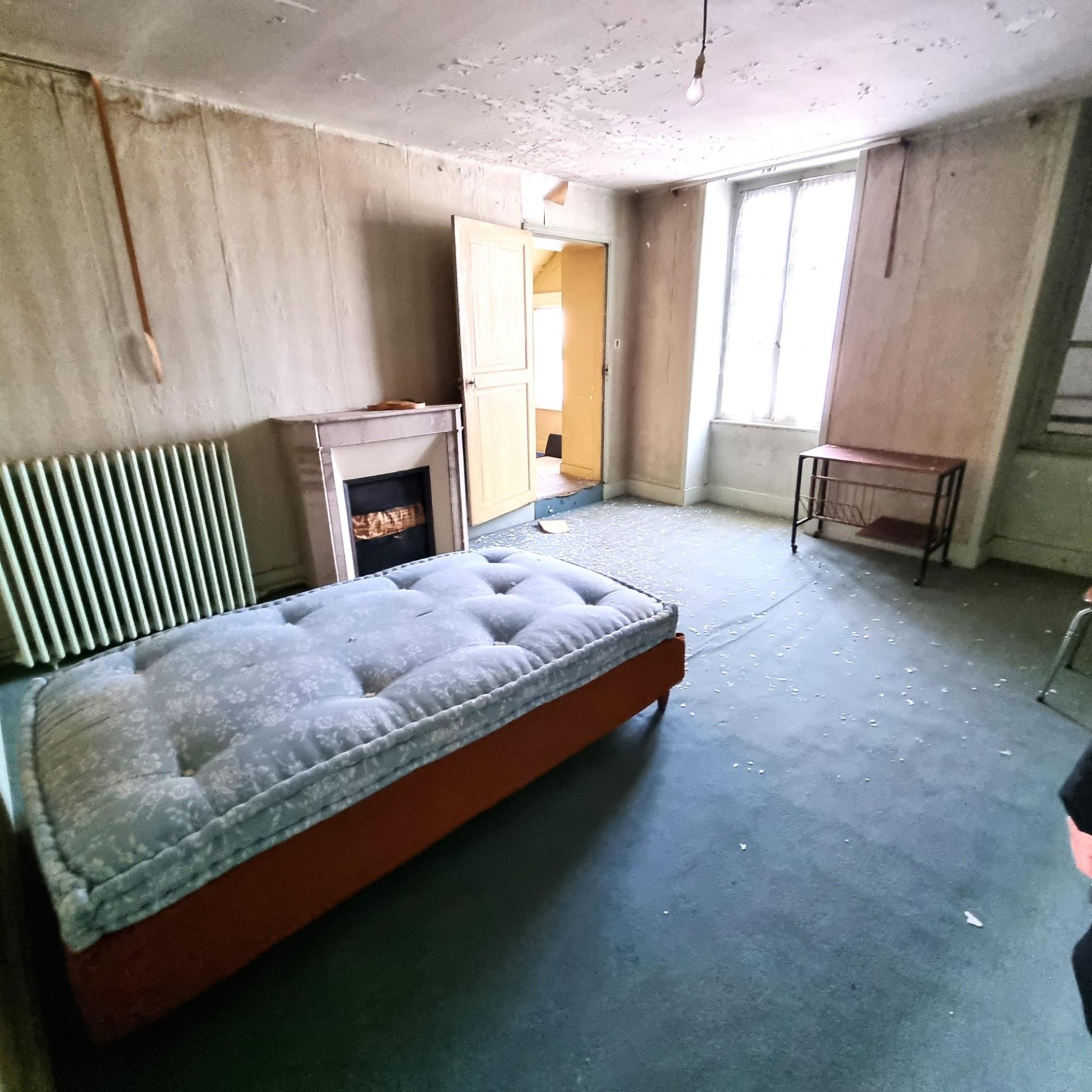 Maison de ville avec local commercial !