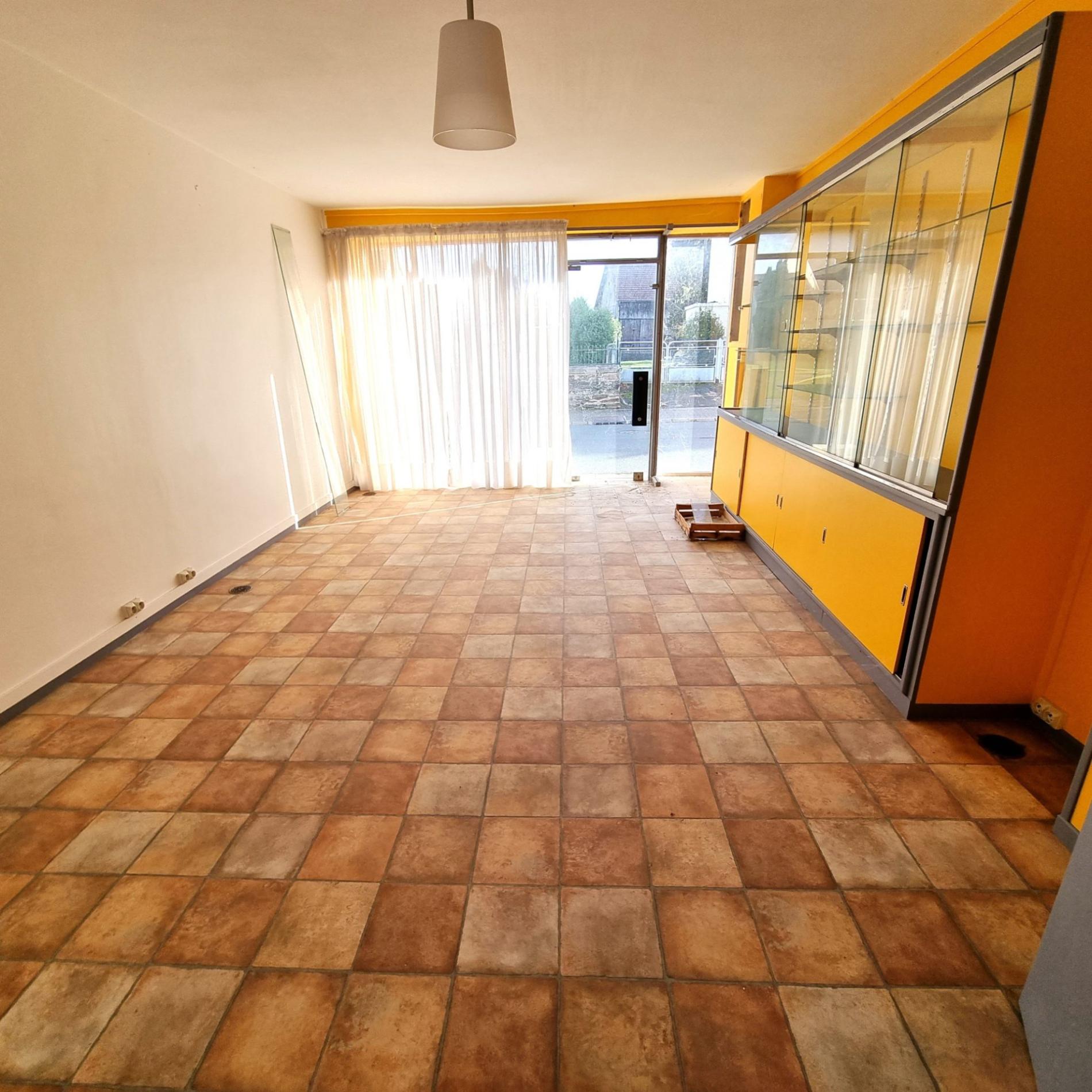 Maison de ville avec local commercial !