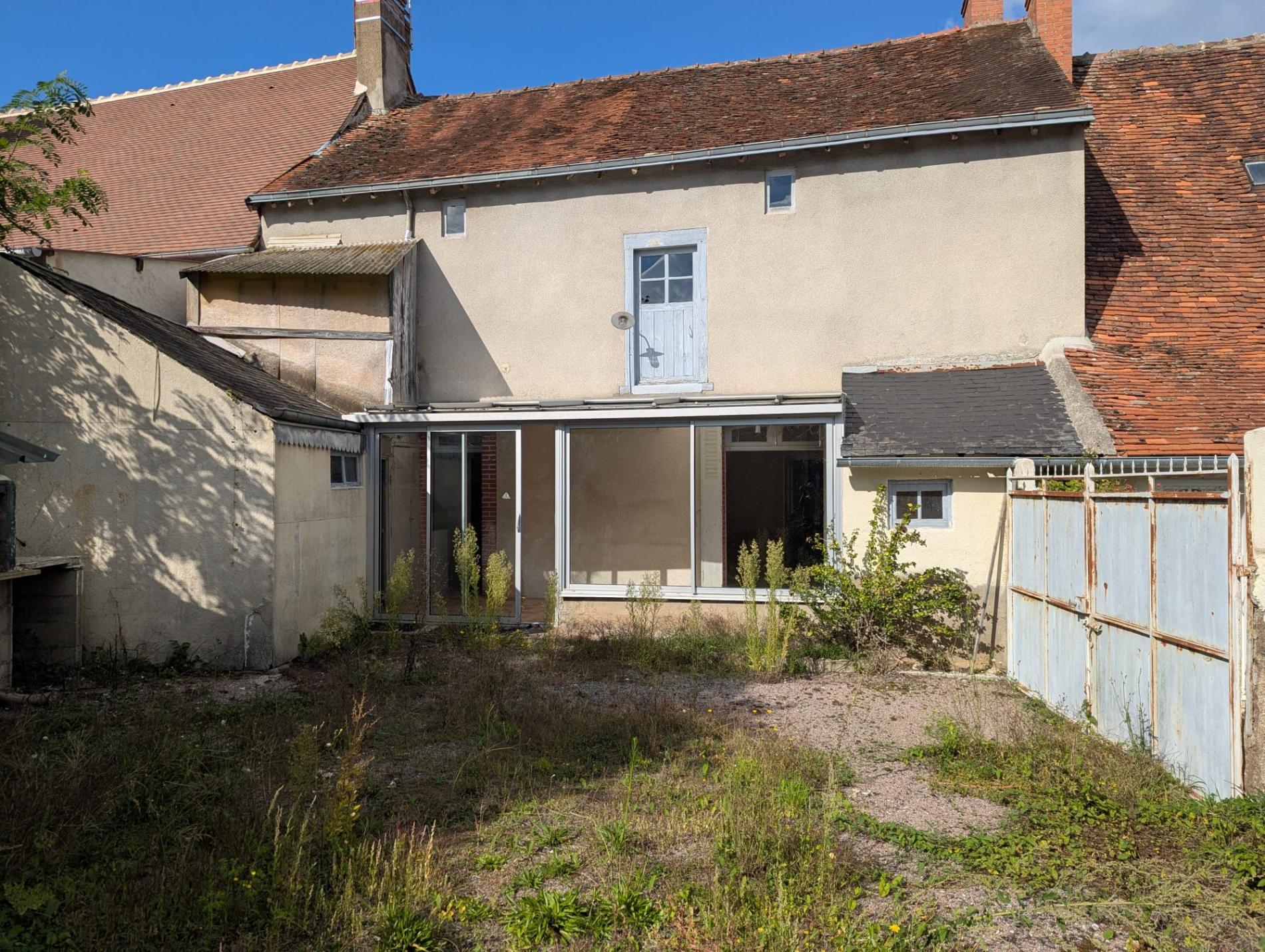 Maison de bourg avec dépendance et jardin !
