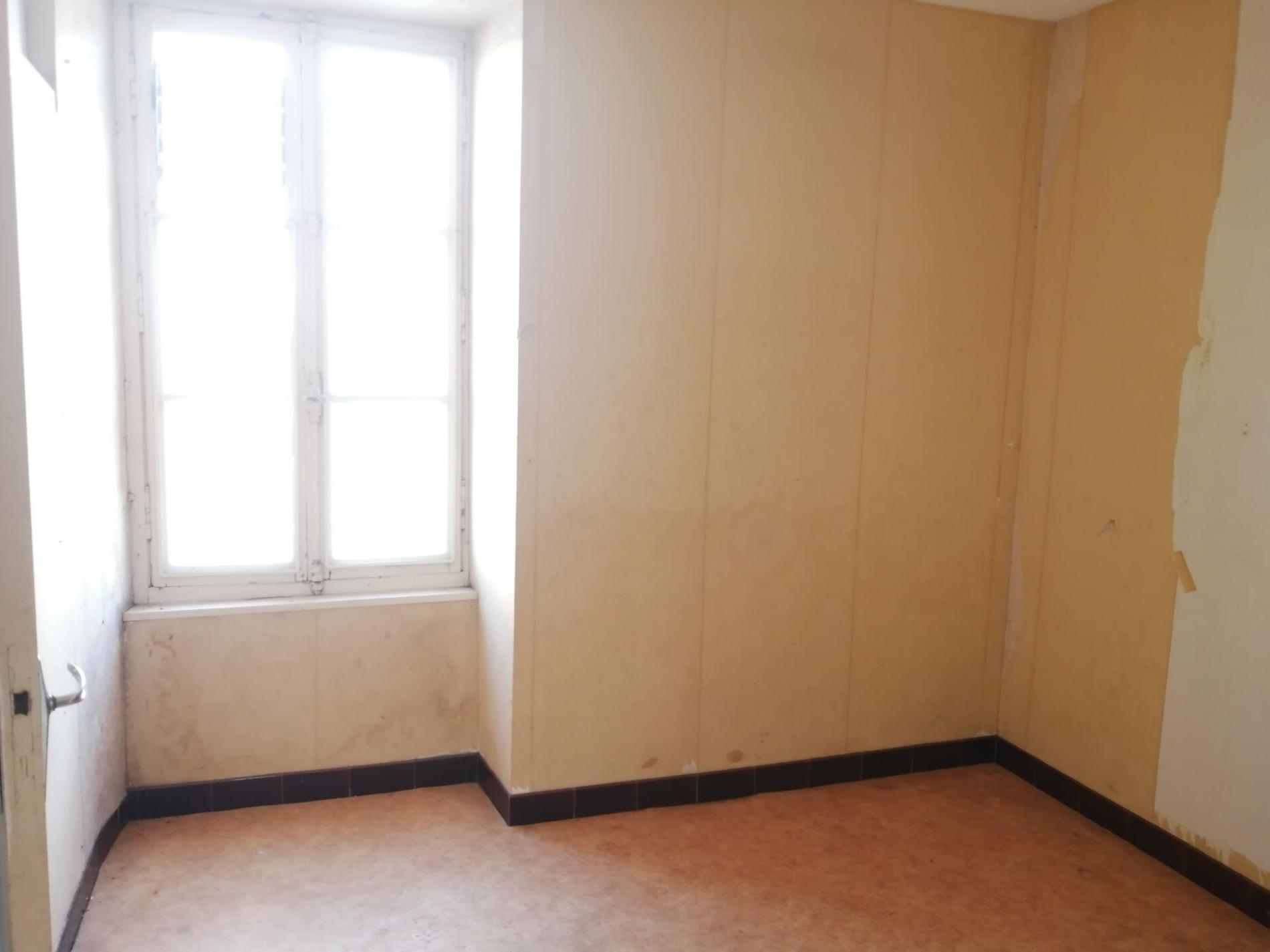 Maison de bourg avec dépendance et jardin !