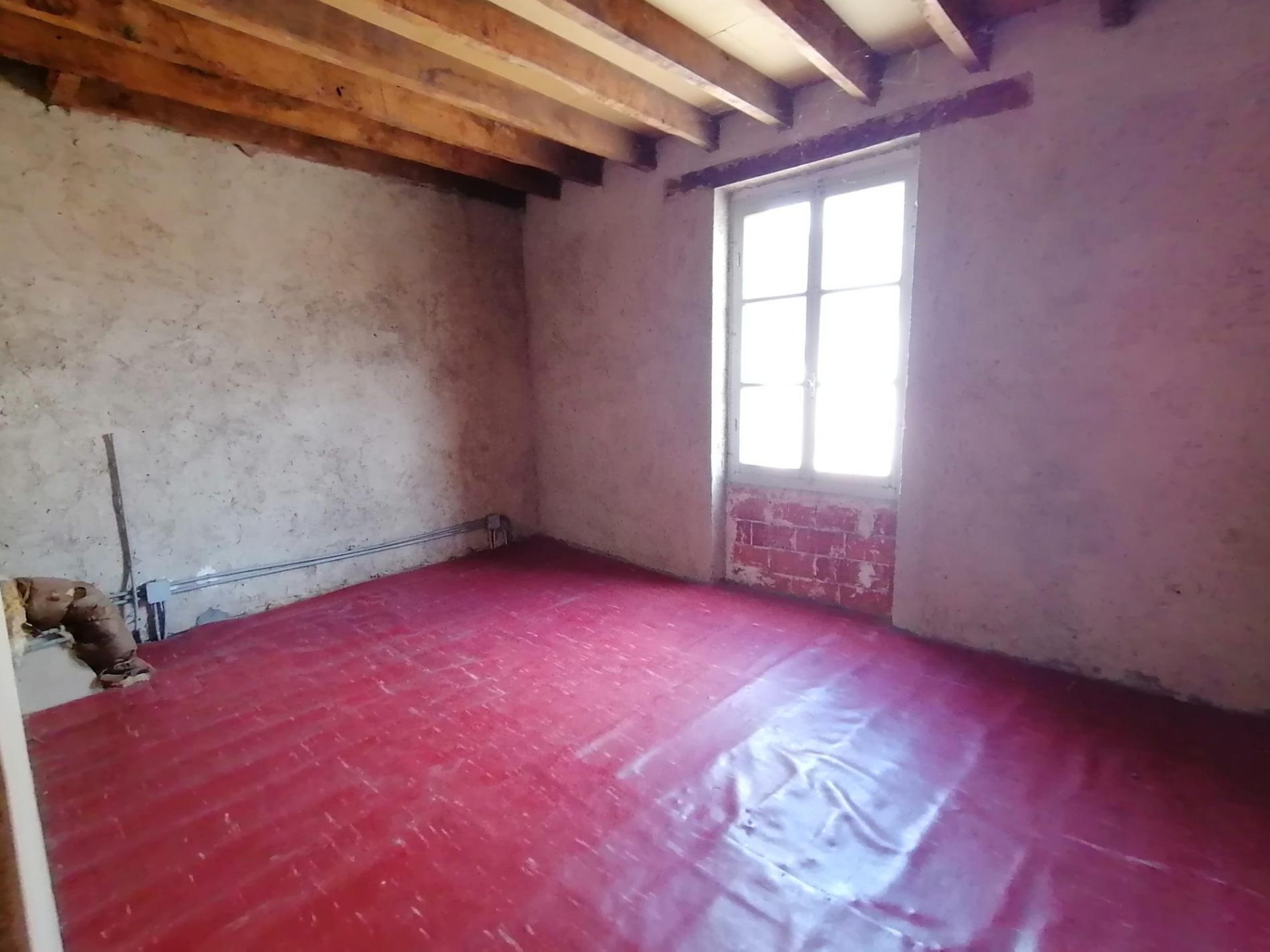 Maison de bourg avec dépendance et jardin !