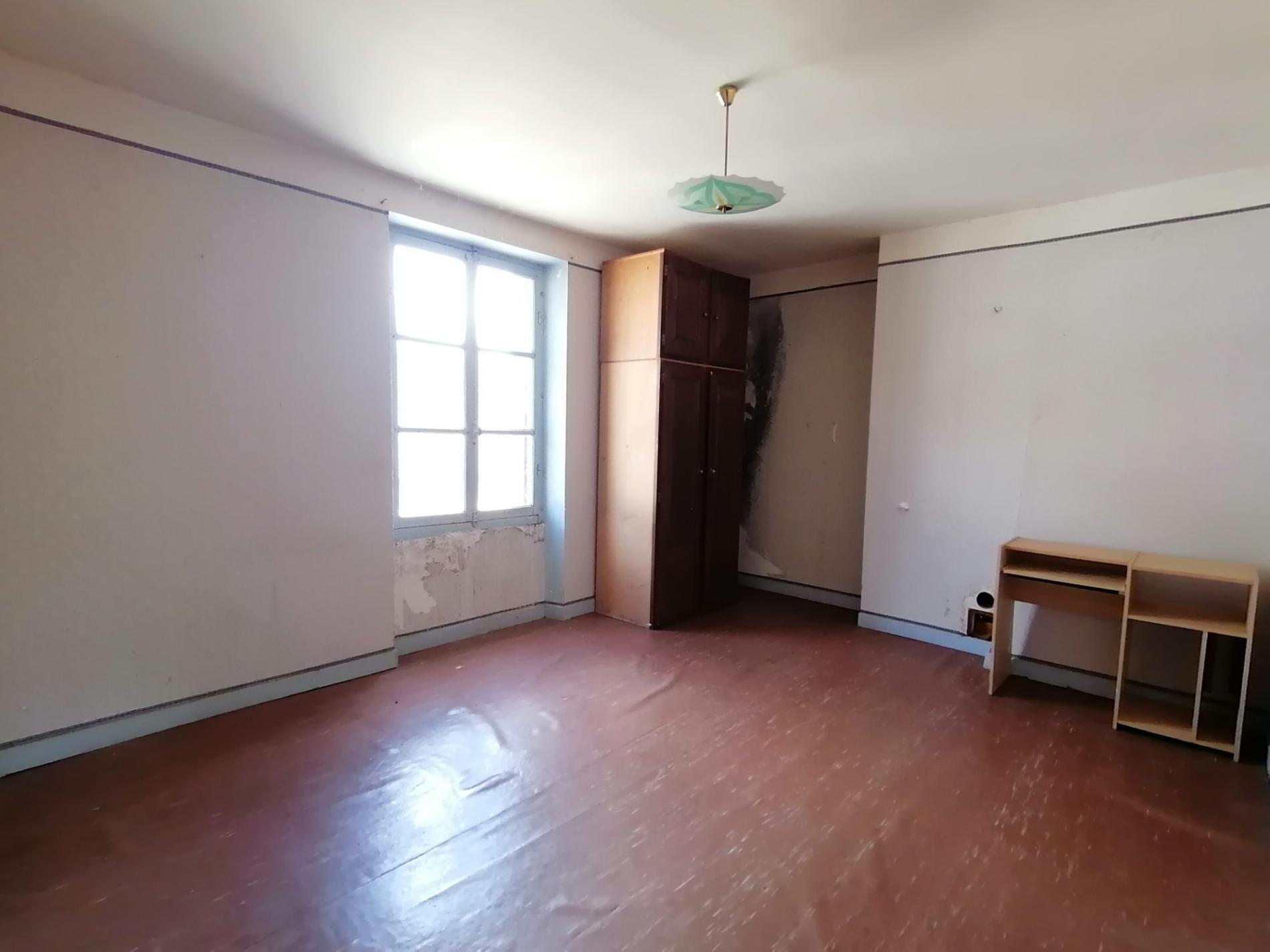 Maison de bourg avec dépendance et jardin !