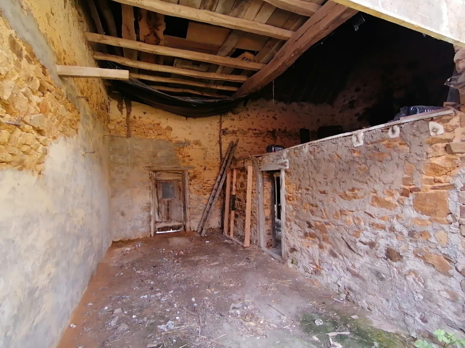 Maison de bourg avec dépendance et jardin !