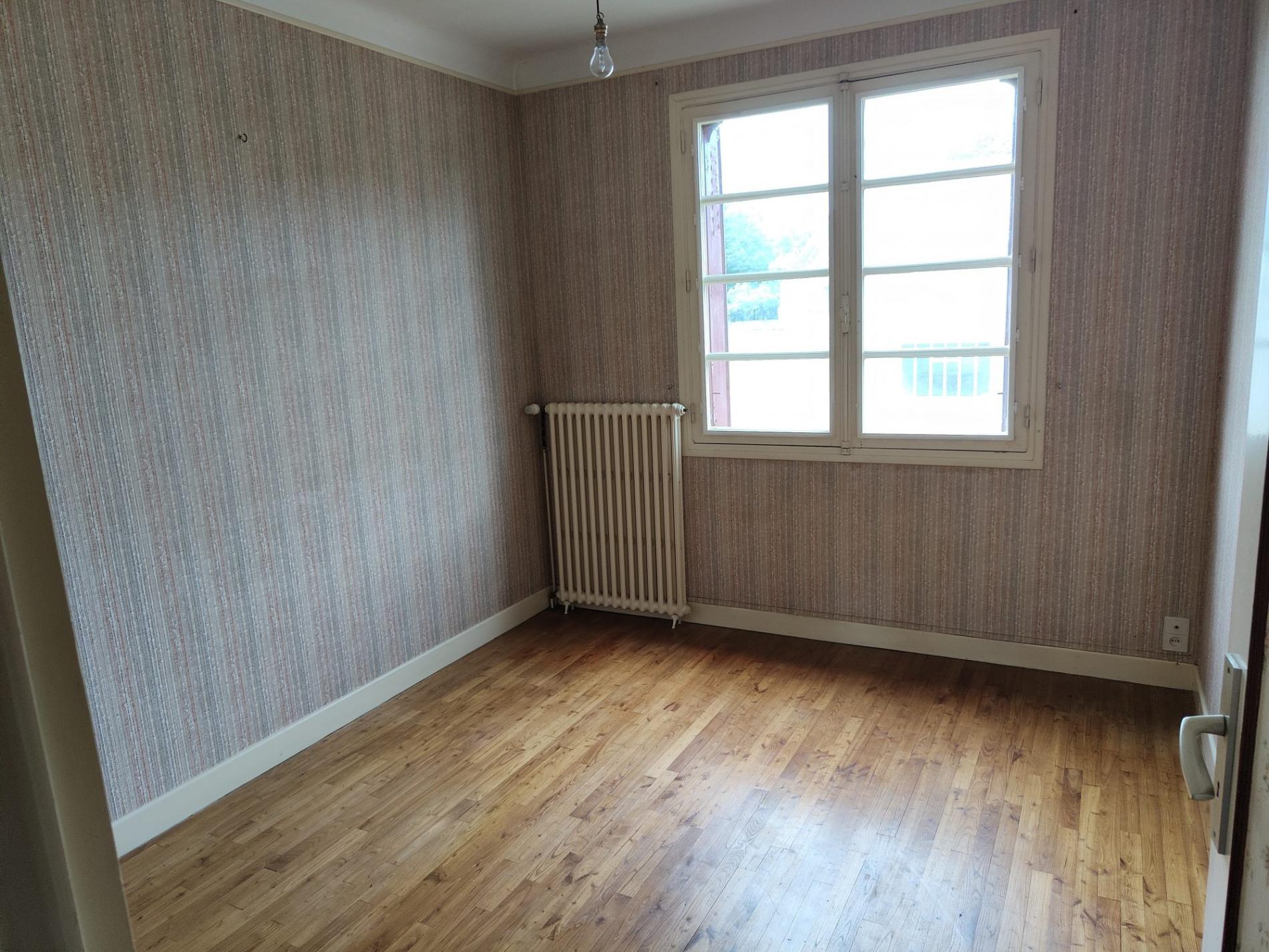 Maison de bourg avec atelier !