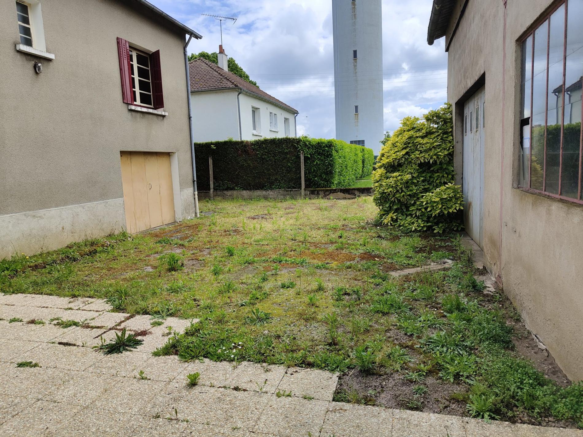 Maison de bourg avec atelier !