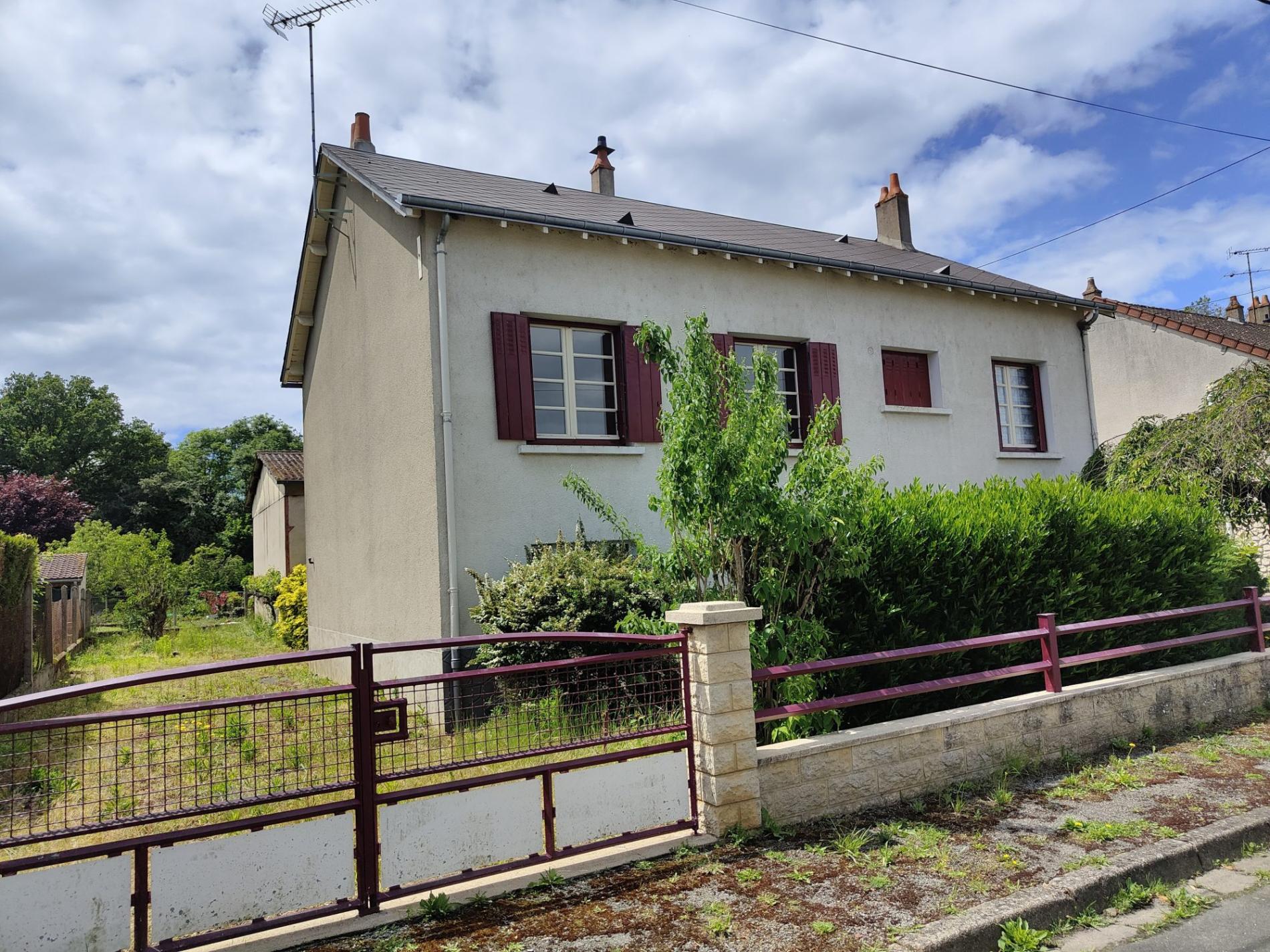 Maison de bourg avec atelier !