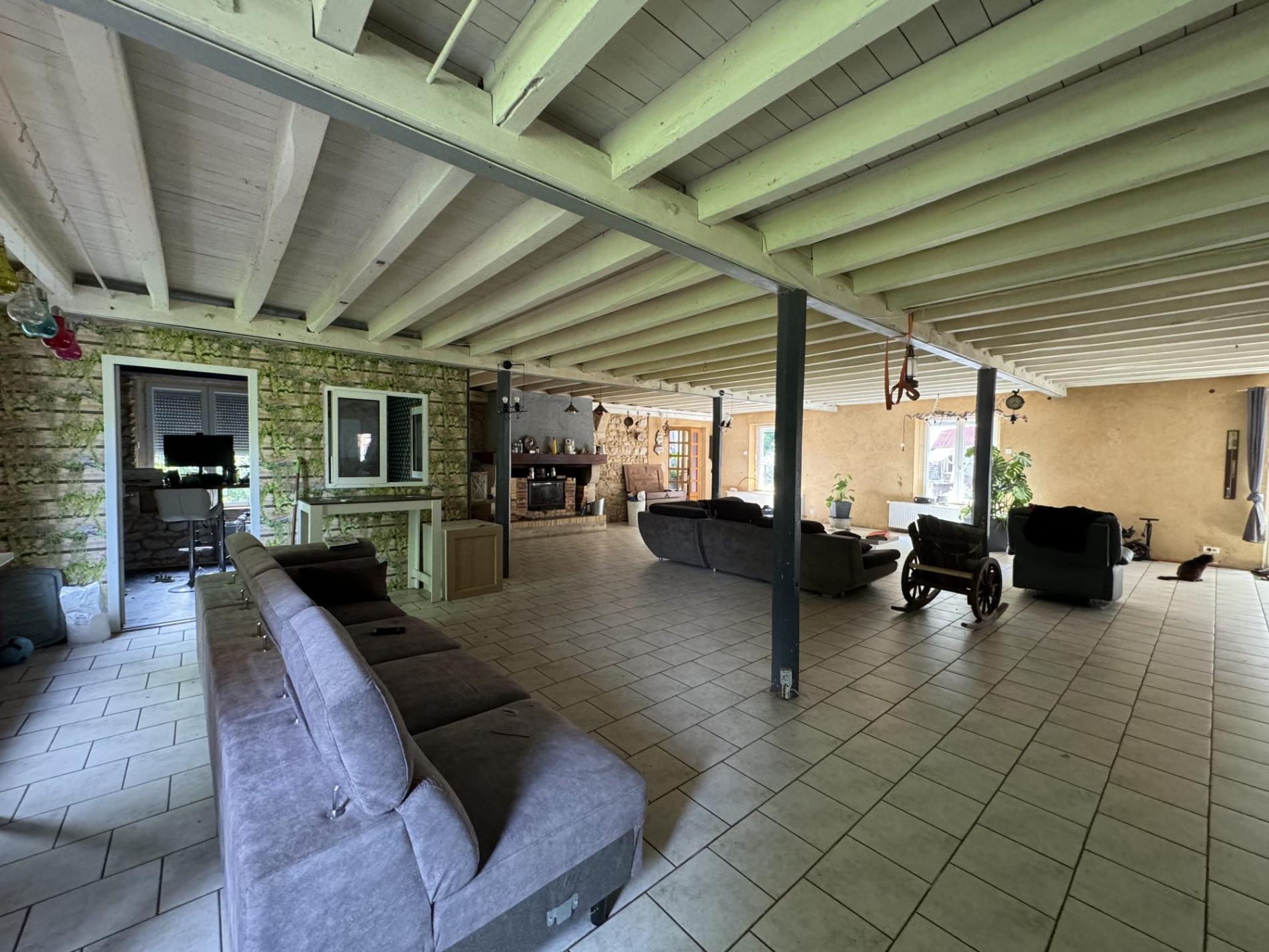 5,7 ha, étang, rivière et bois