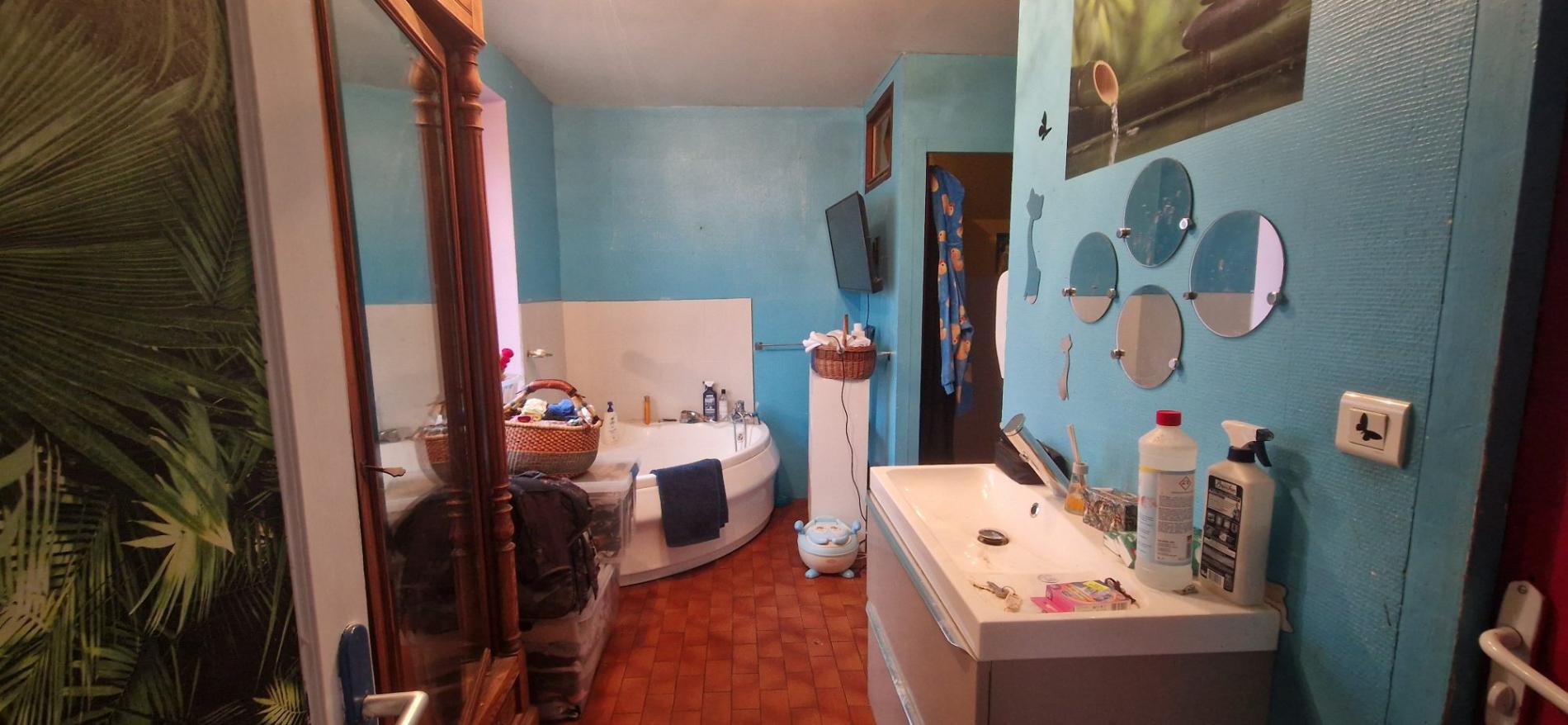 5,7 ha, étang, rivière et bois