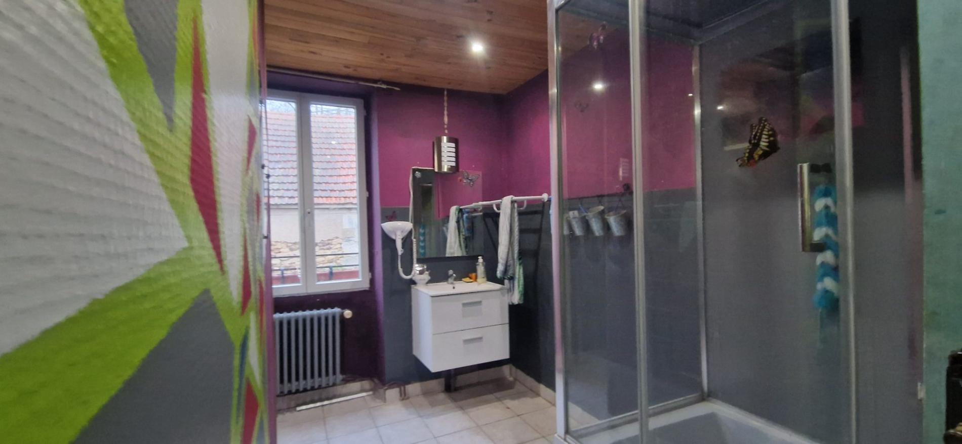 5,7 ha, étang, rivière et bois