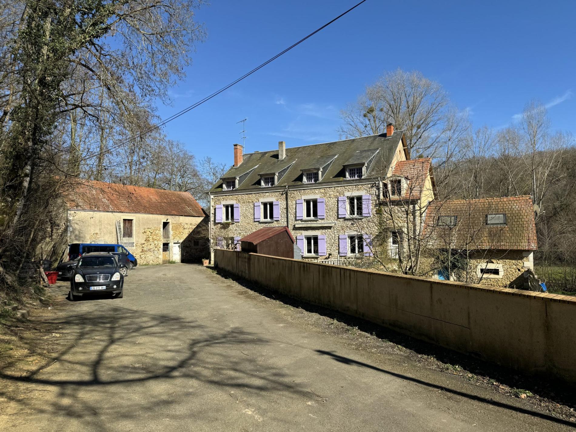 5,7 ha, étang, rivière et bois