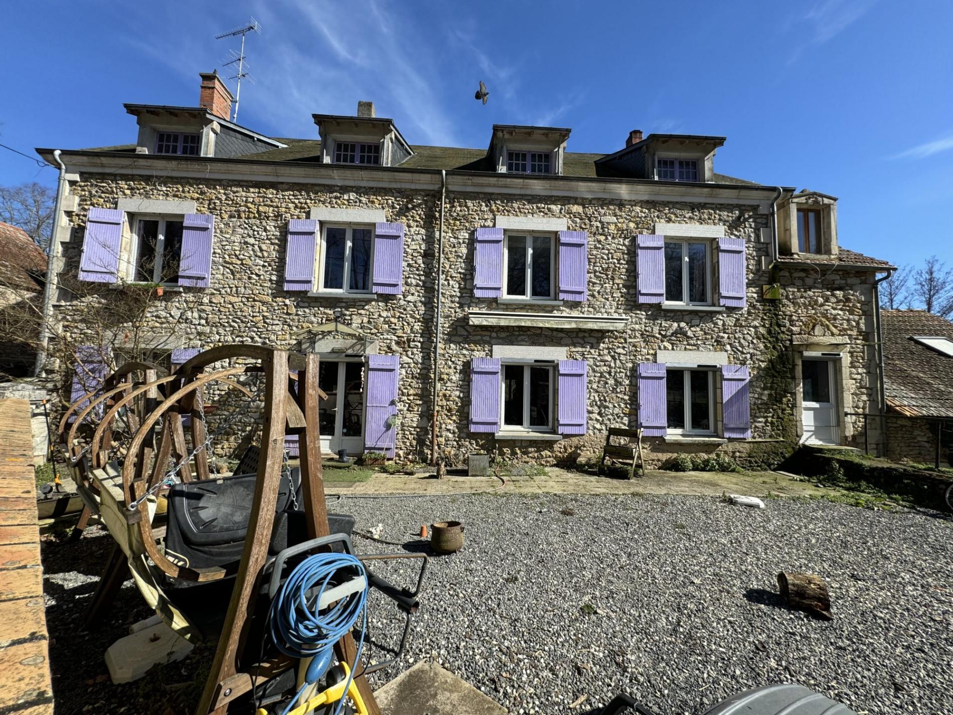 5,7 ha, étang, rivière et bois