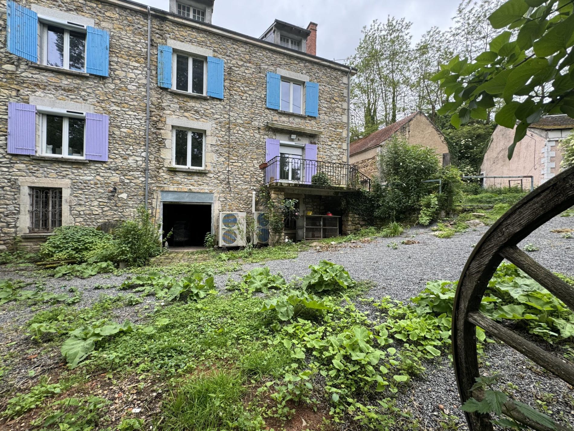 5,7 ha, étang, rivière et bois