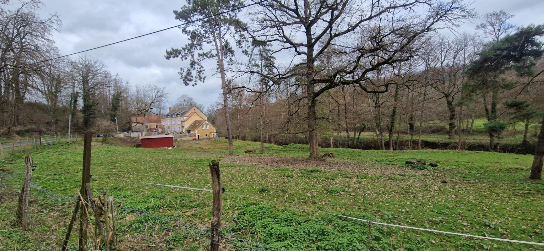 5,7 ha, étang, rivière et bois