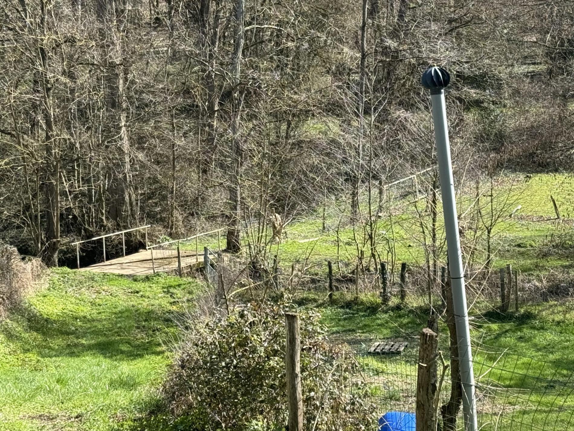 5,7 ha, étang, rivière et bois