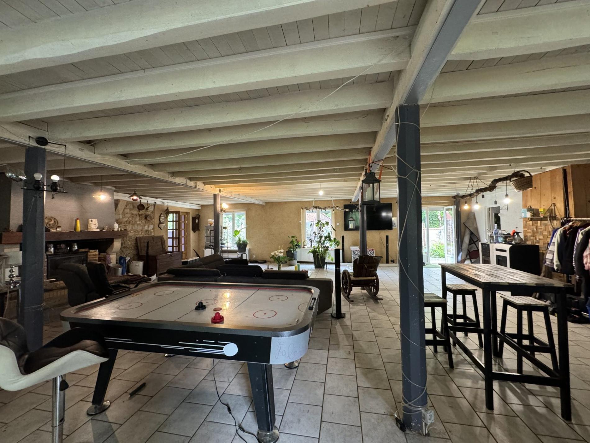 5,7 ha, étang, rivière et bois