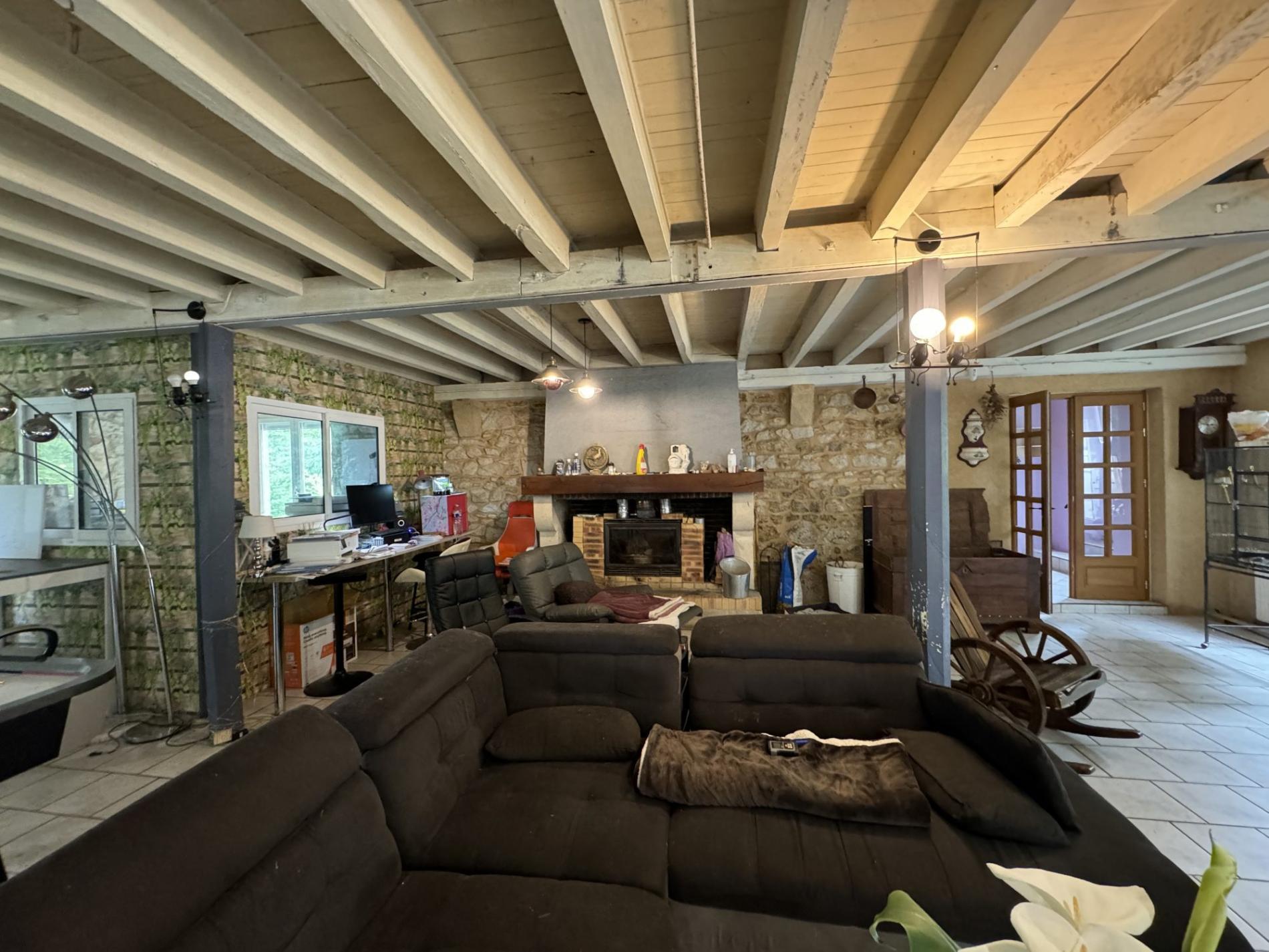 5,7 ha, étang, rivière et bois