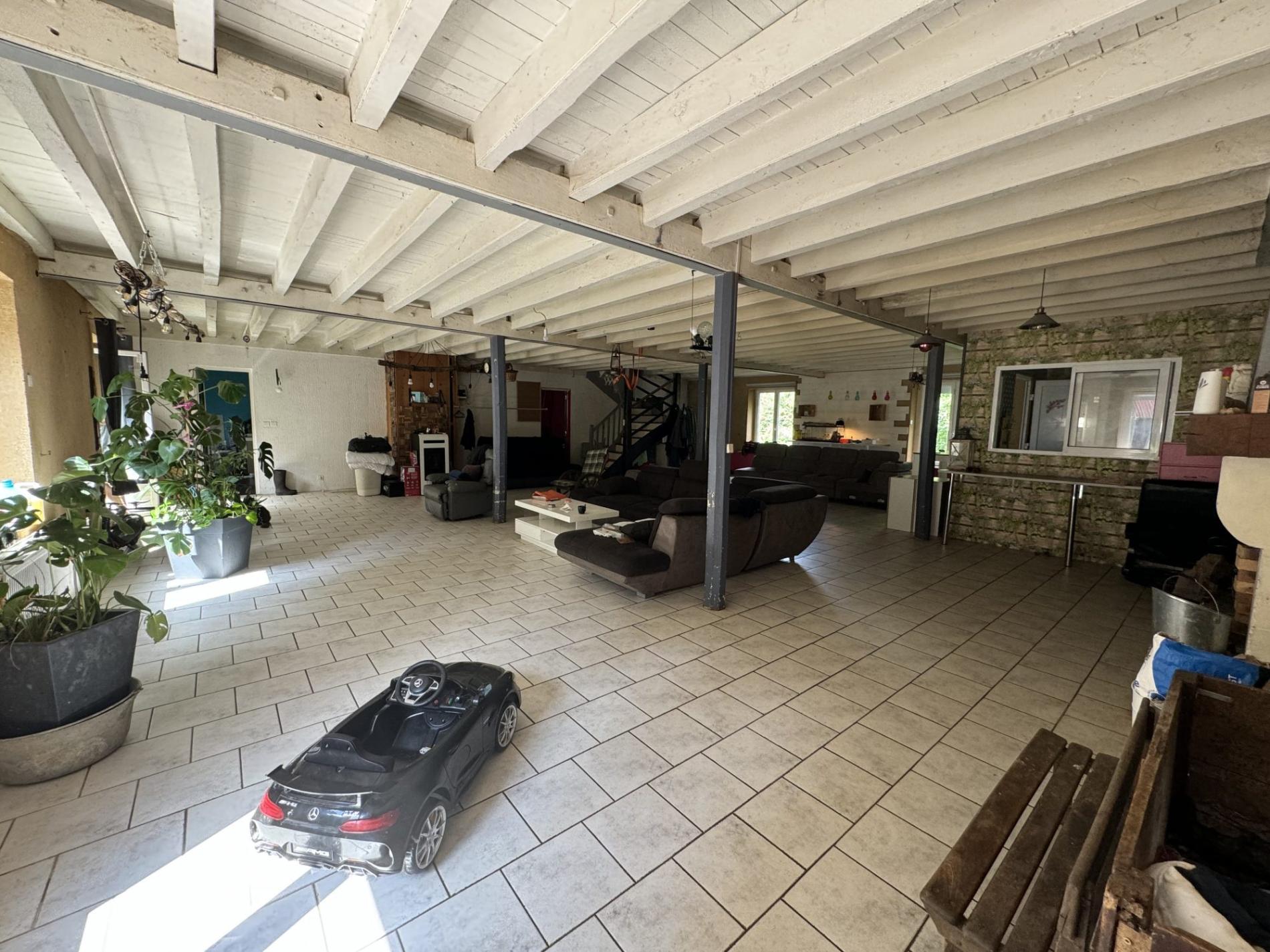 5,7 ha, étang, rivière et bois