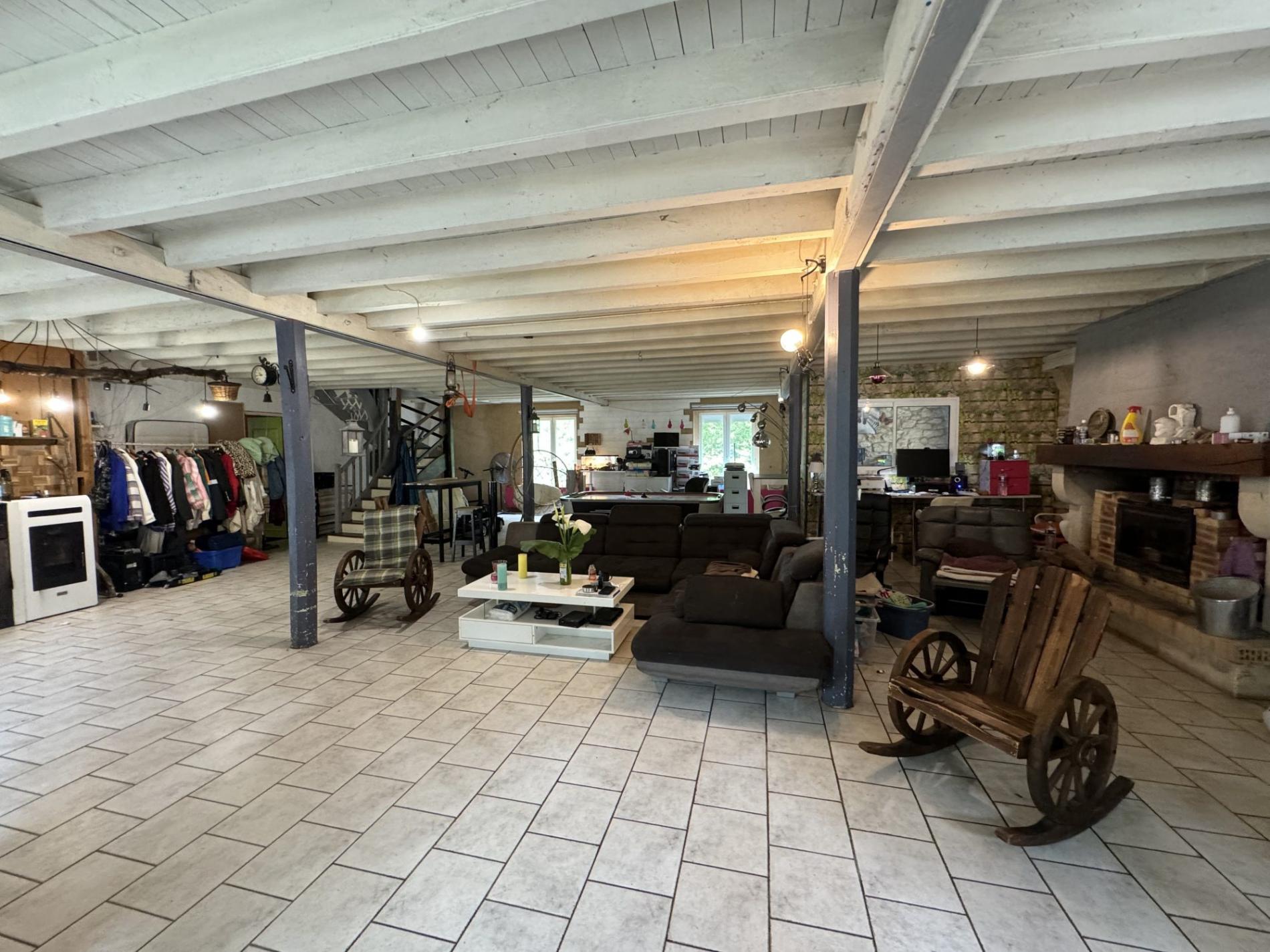 5,7 ha, étang, rivière et bois