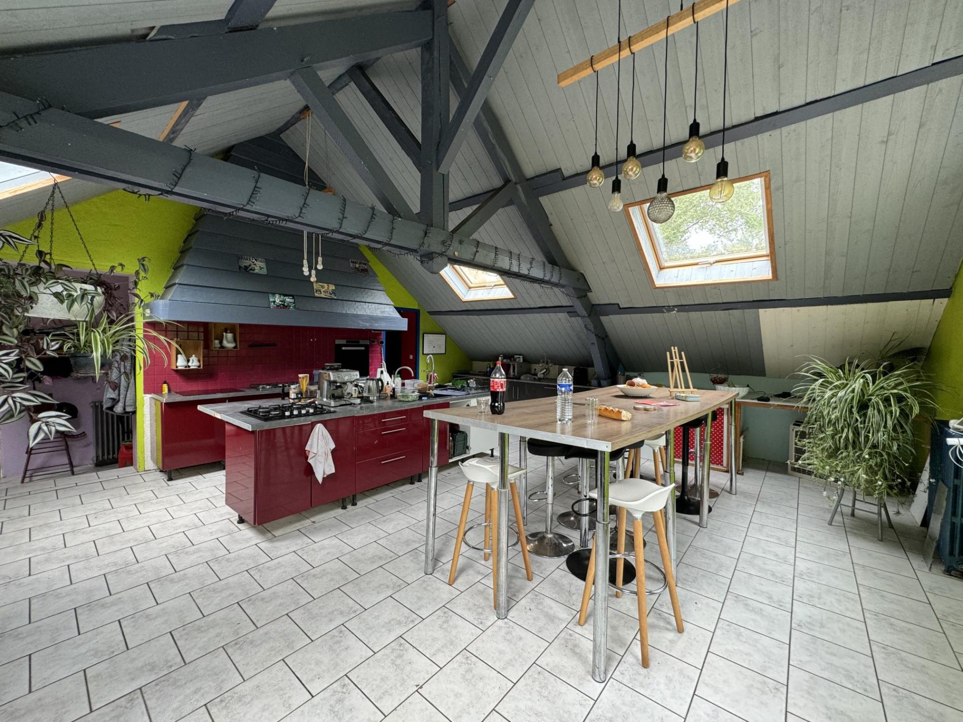 5,7 ha, étang, rivière et bois