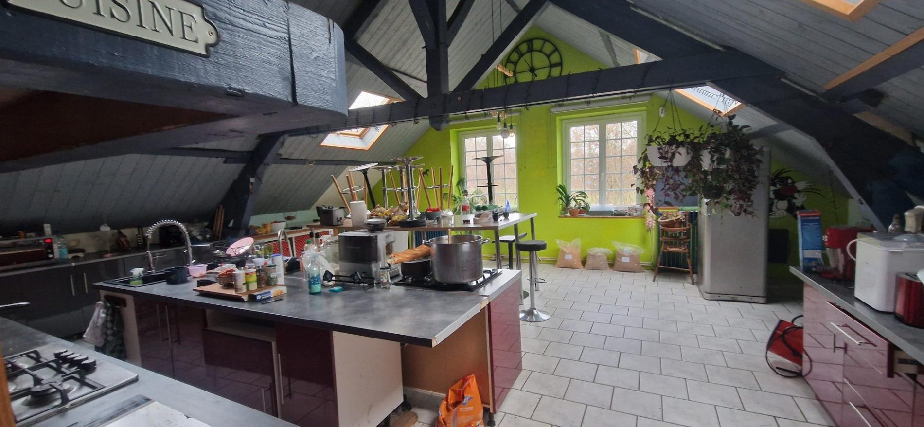 5,7 ha, étang, rivière et bois