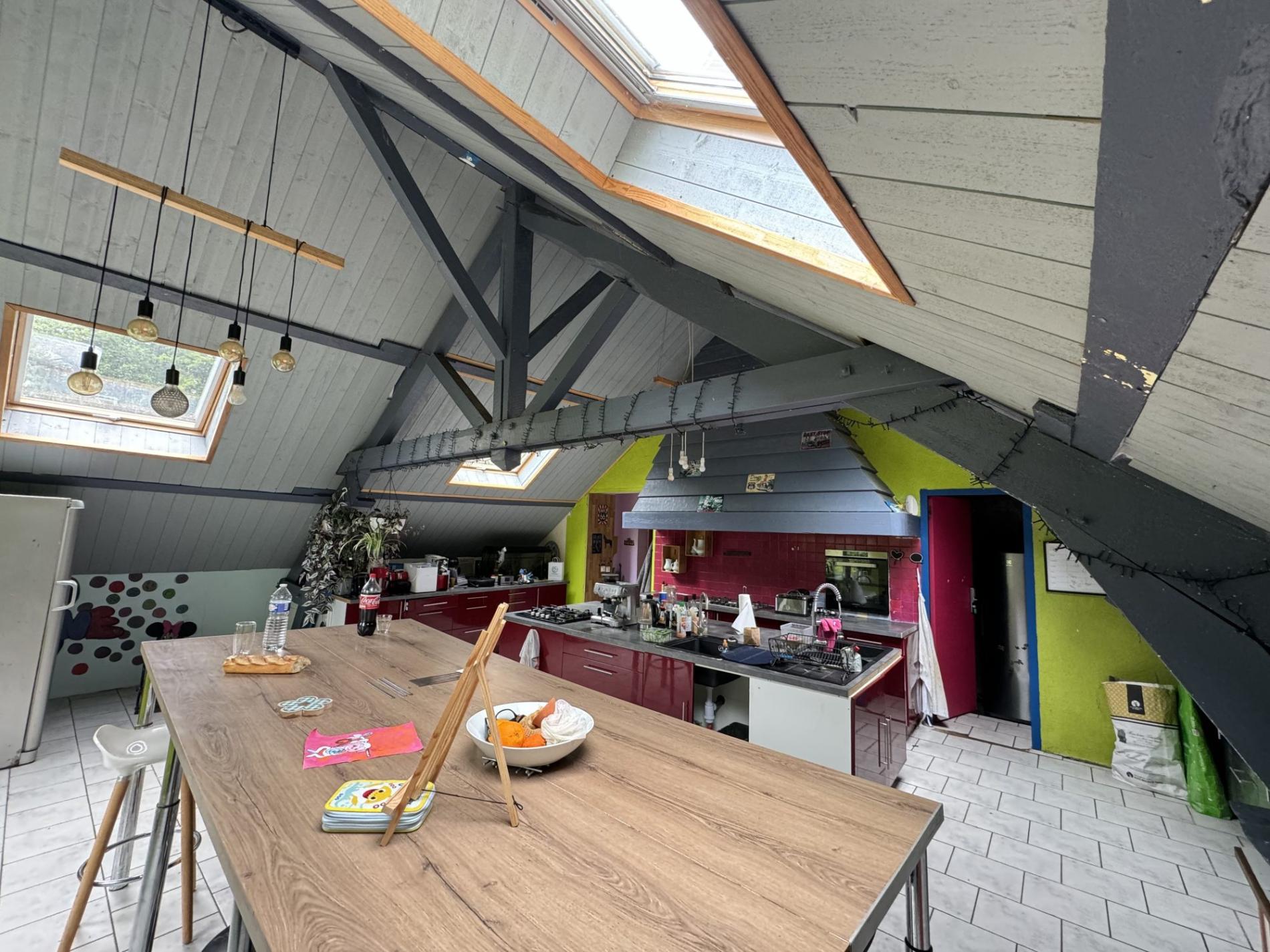 5,7 ha, étang, rivière et bois