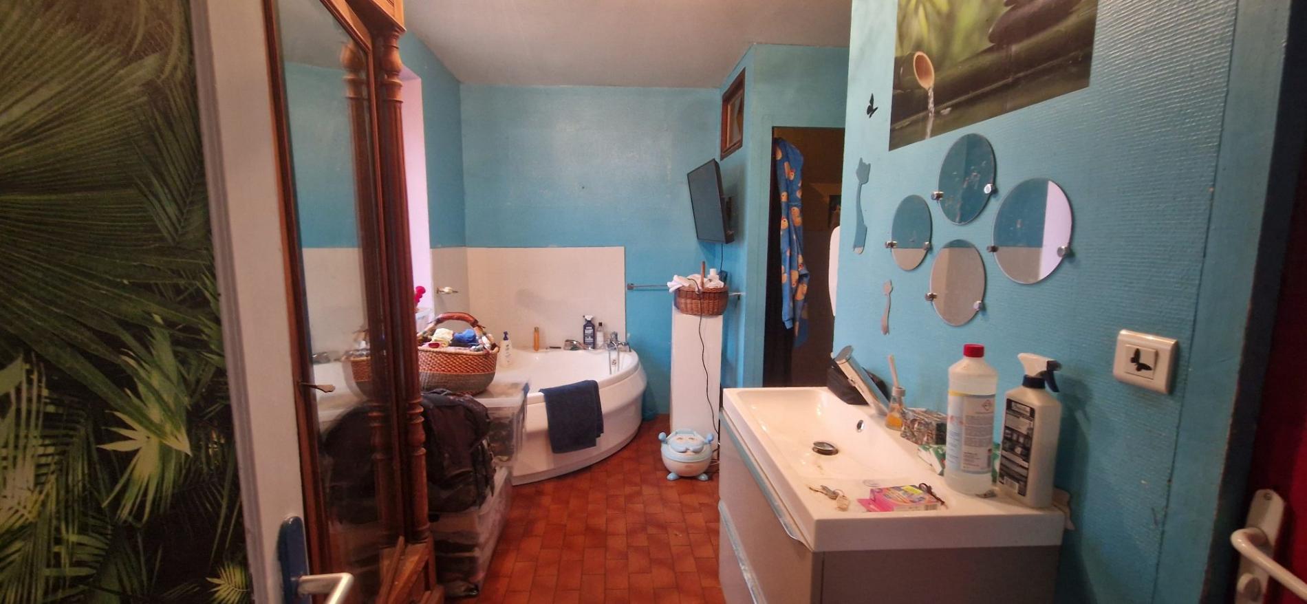 5,7 ha, étang, rivière et bois