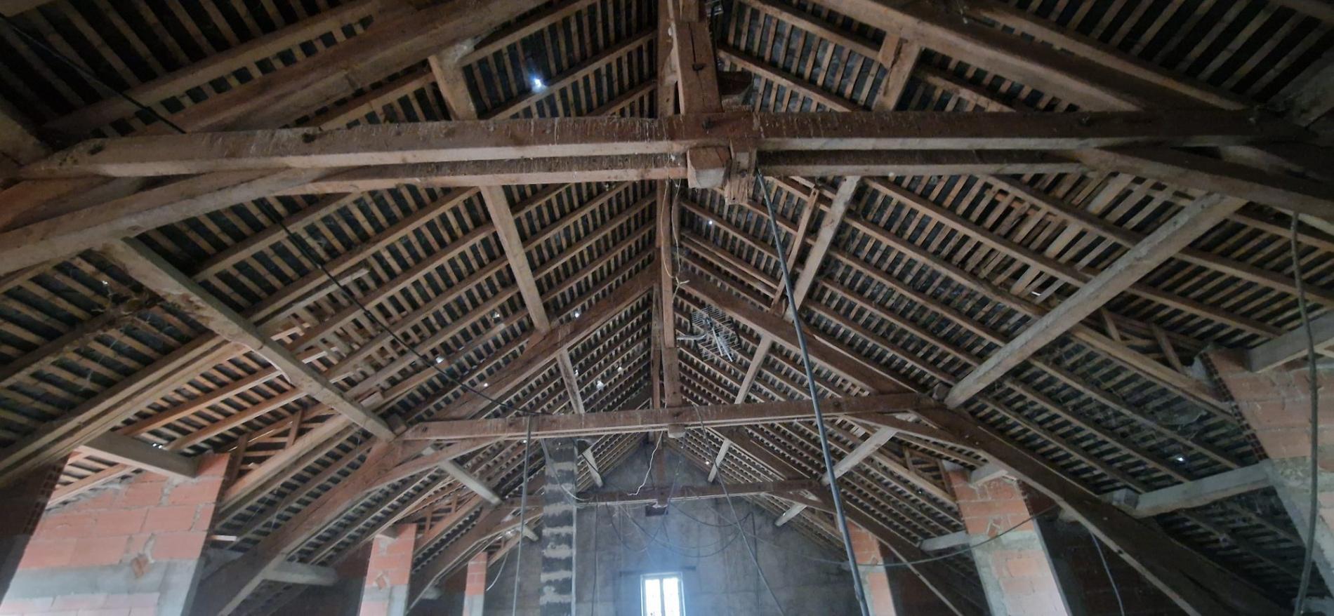 5,7 ha, étang, rivière et bois