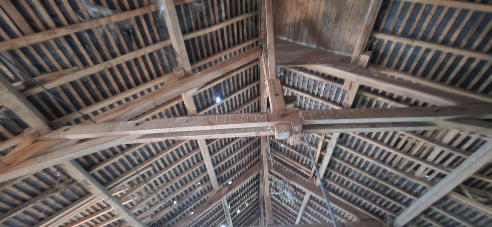 5,7 ha, étang, rivière et bois