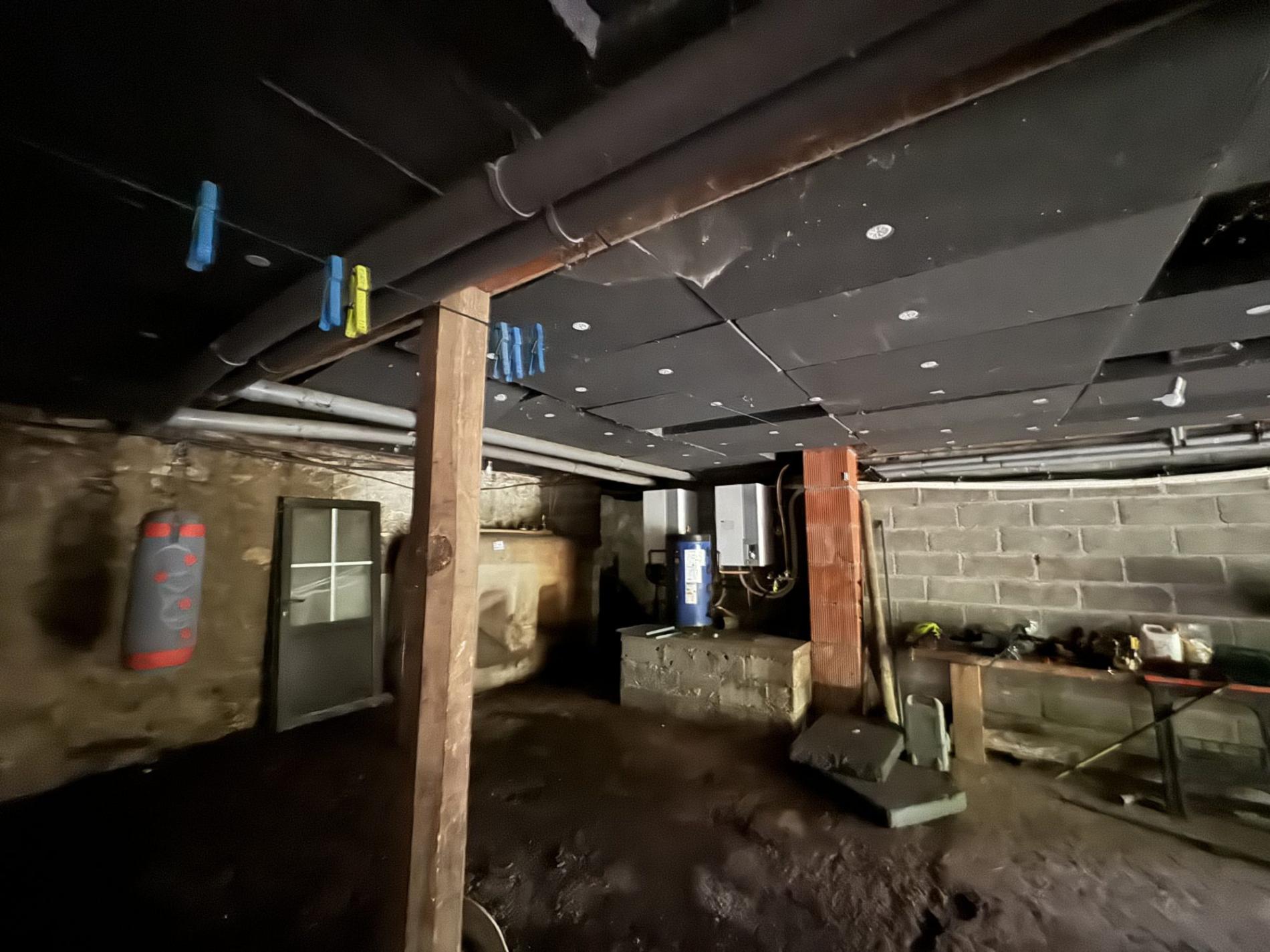 5,7 ha, étang, rivière et bois