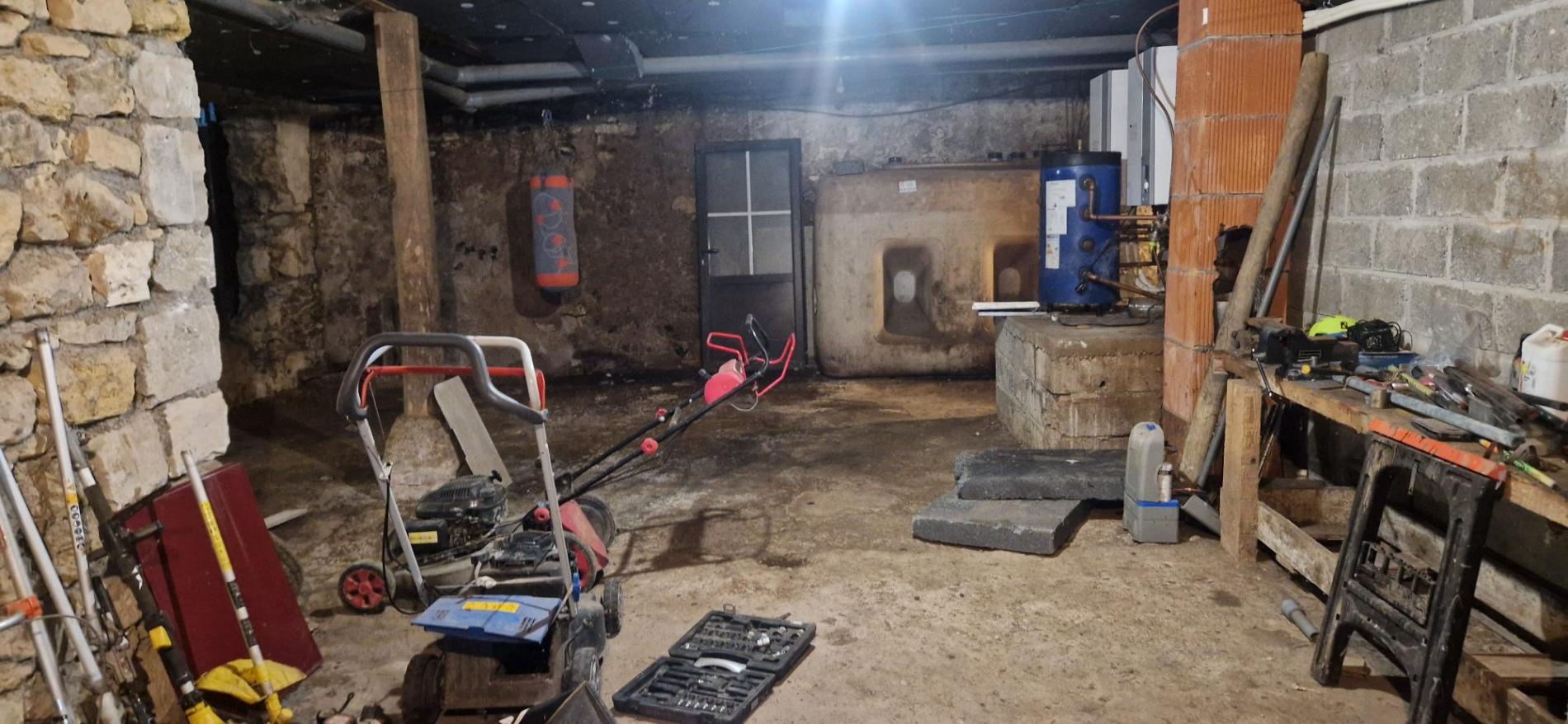 5,7 ha, étang, rivière et bois