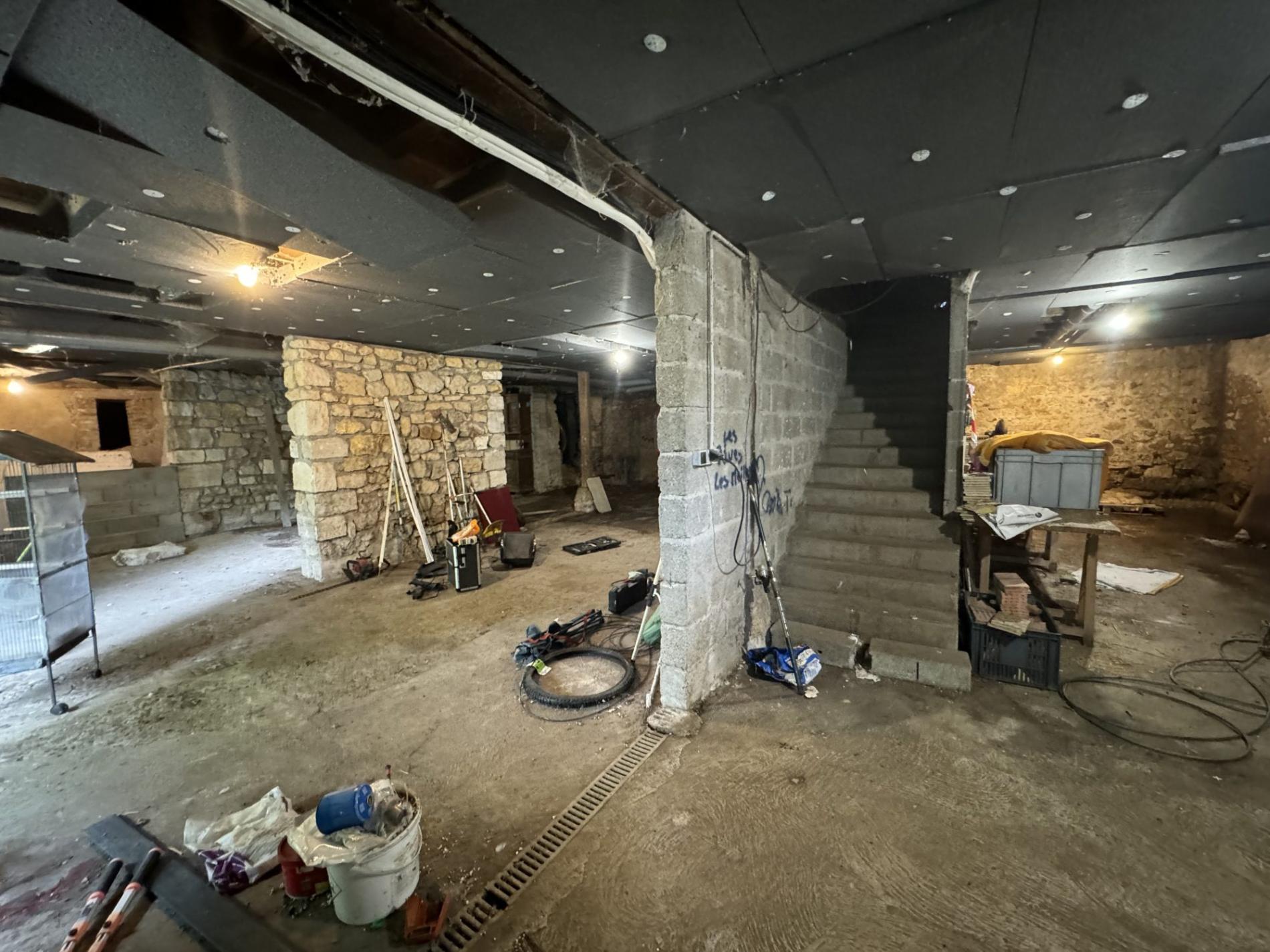 5,7 ha, étang, rivière et bois