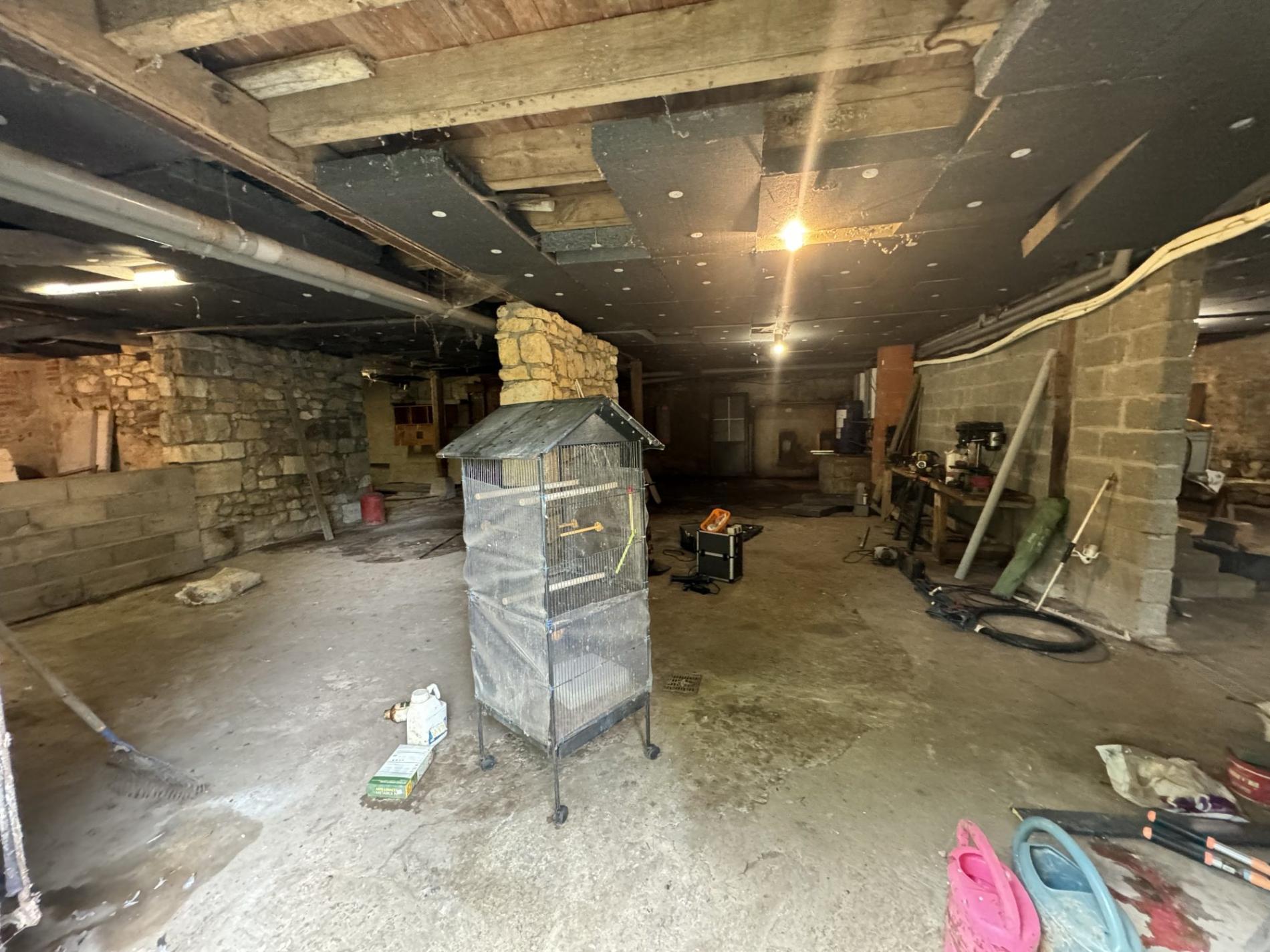 5,7 ha, étang, rivière et bois