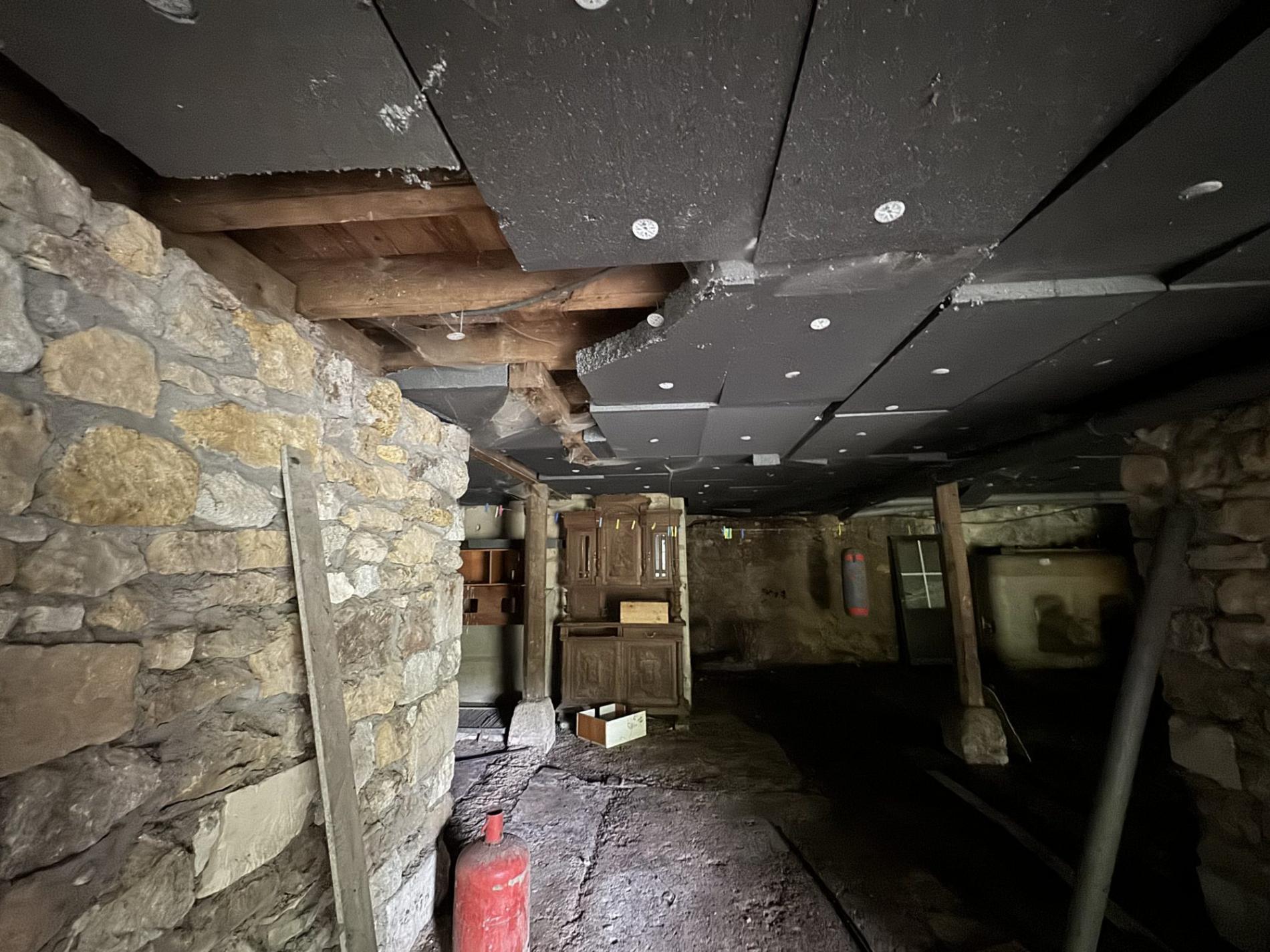 5,7 ha, étang, rivière et bois