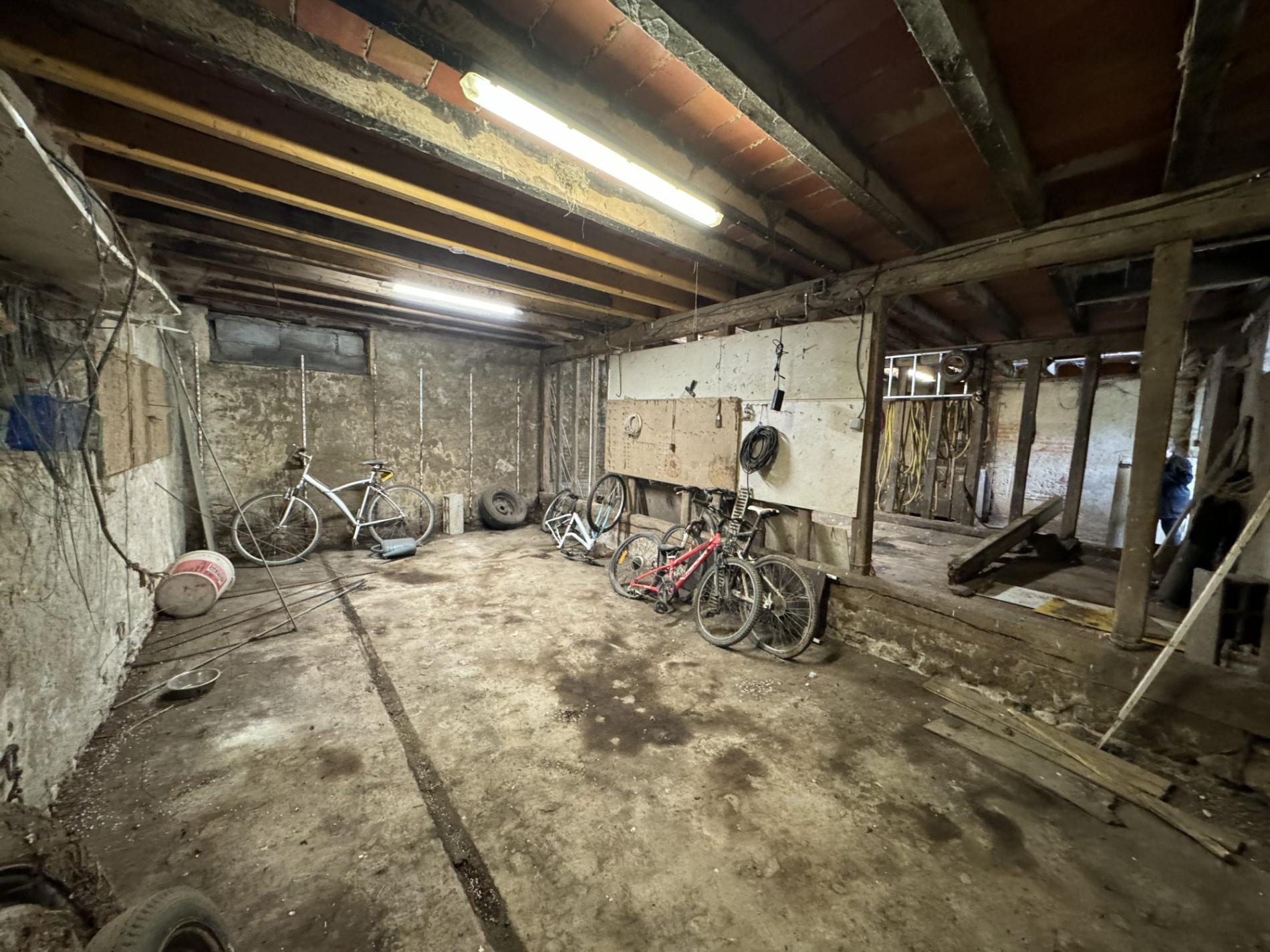 5,7 ha, étang, rivière et bois