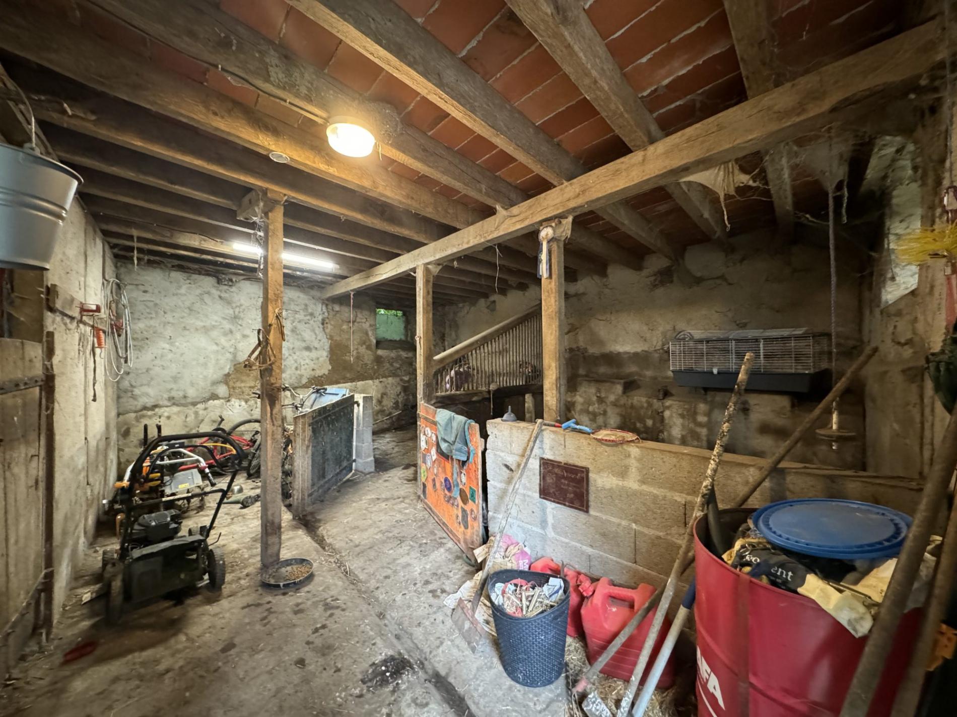 5,7 ha, étang, rivière et bois