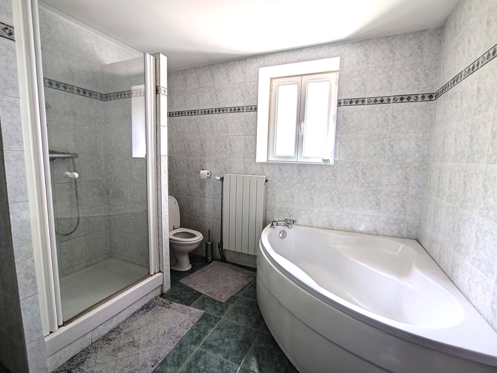 Maison de campagne avec grange à Porteau sur plus de 3ha !