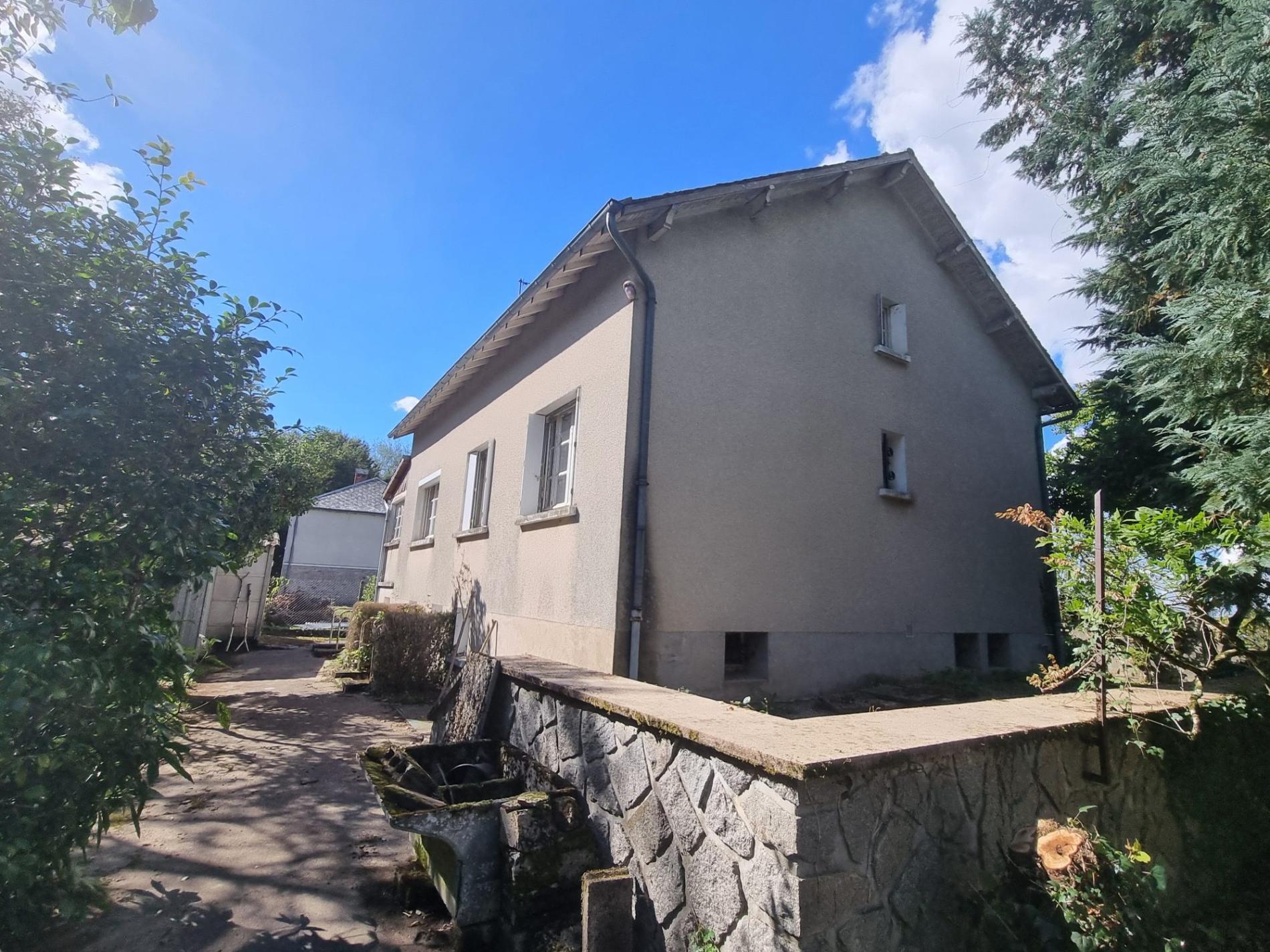 Maison à rénover avec jardin !