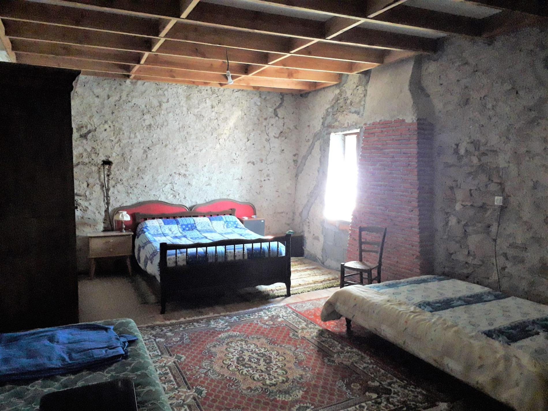 Grange avec partie aménagée !